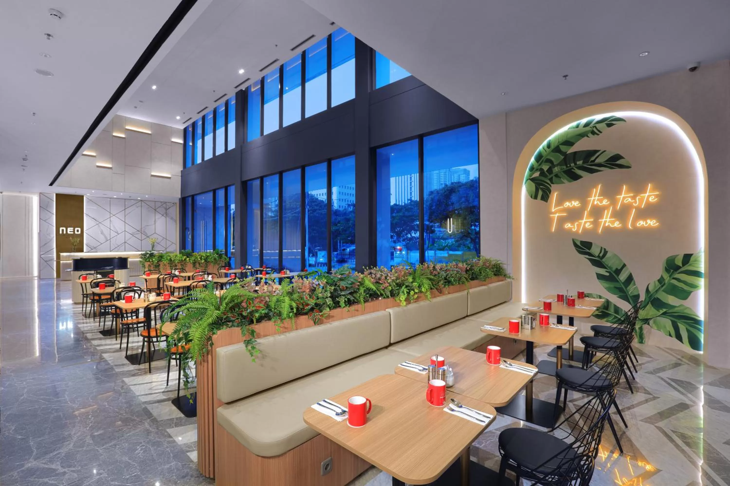 Restaurant/places to eat in Neo Hotel Puri Indah