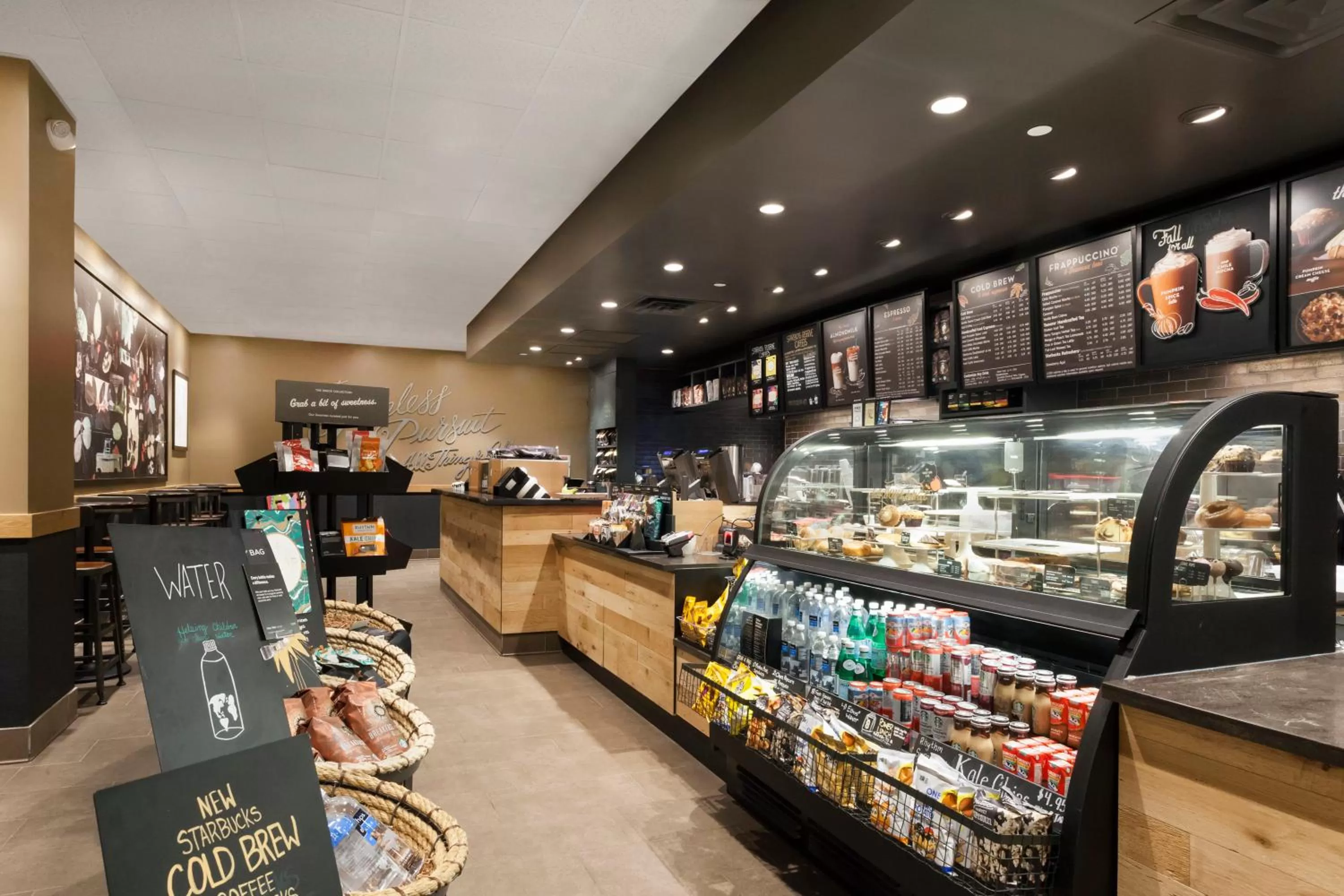 Restaurant/Places to Eat in Wyndham Garden LaGuardia South