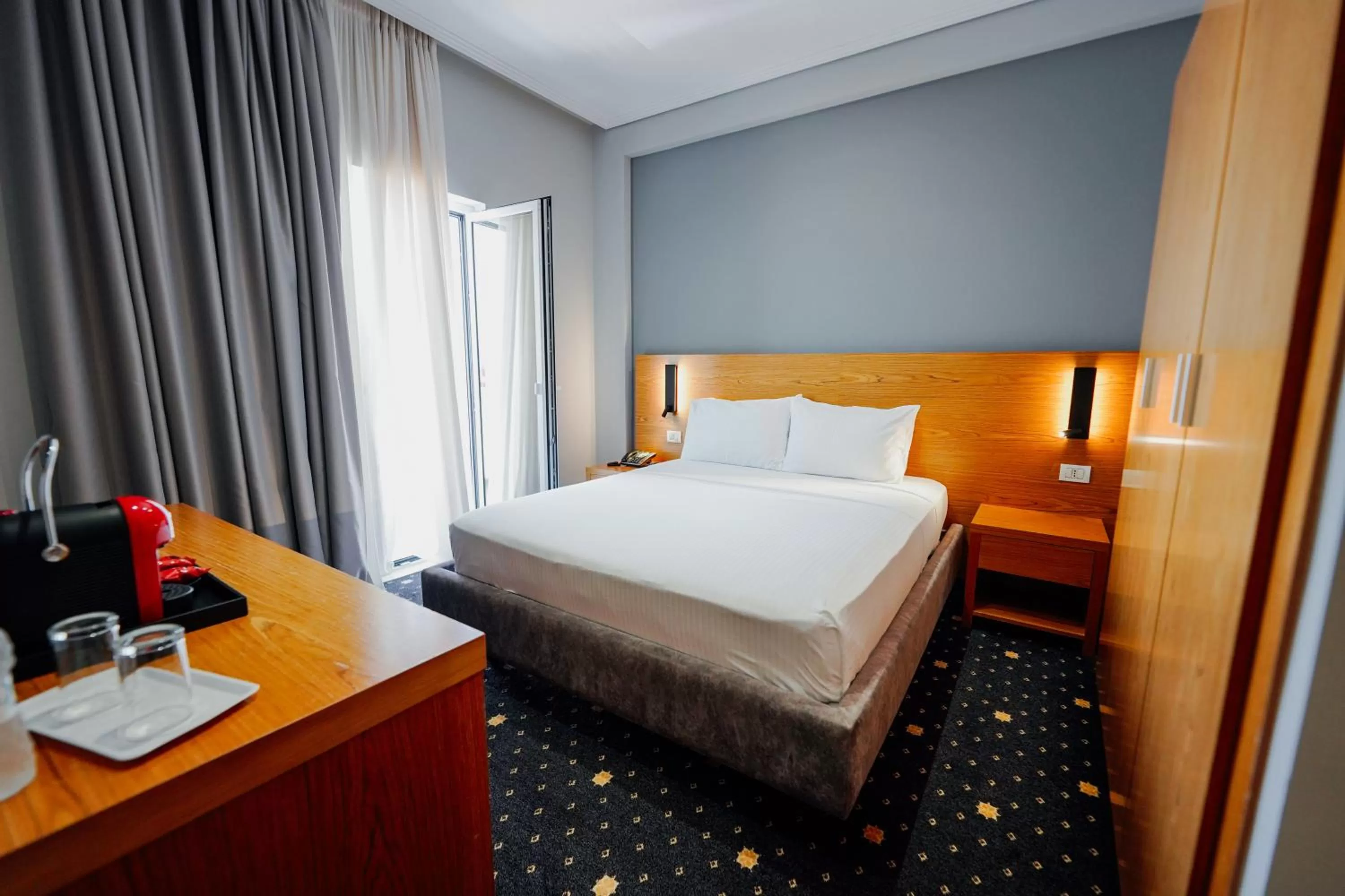 Deluxe Suite with Balcony and Sea View in Hotel Agimi