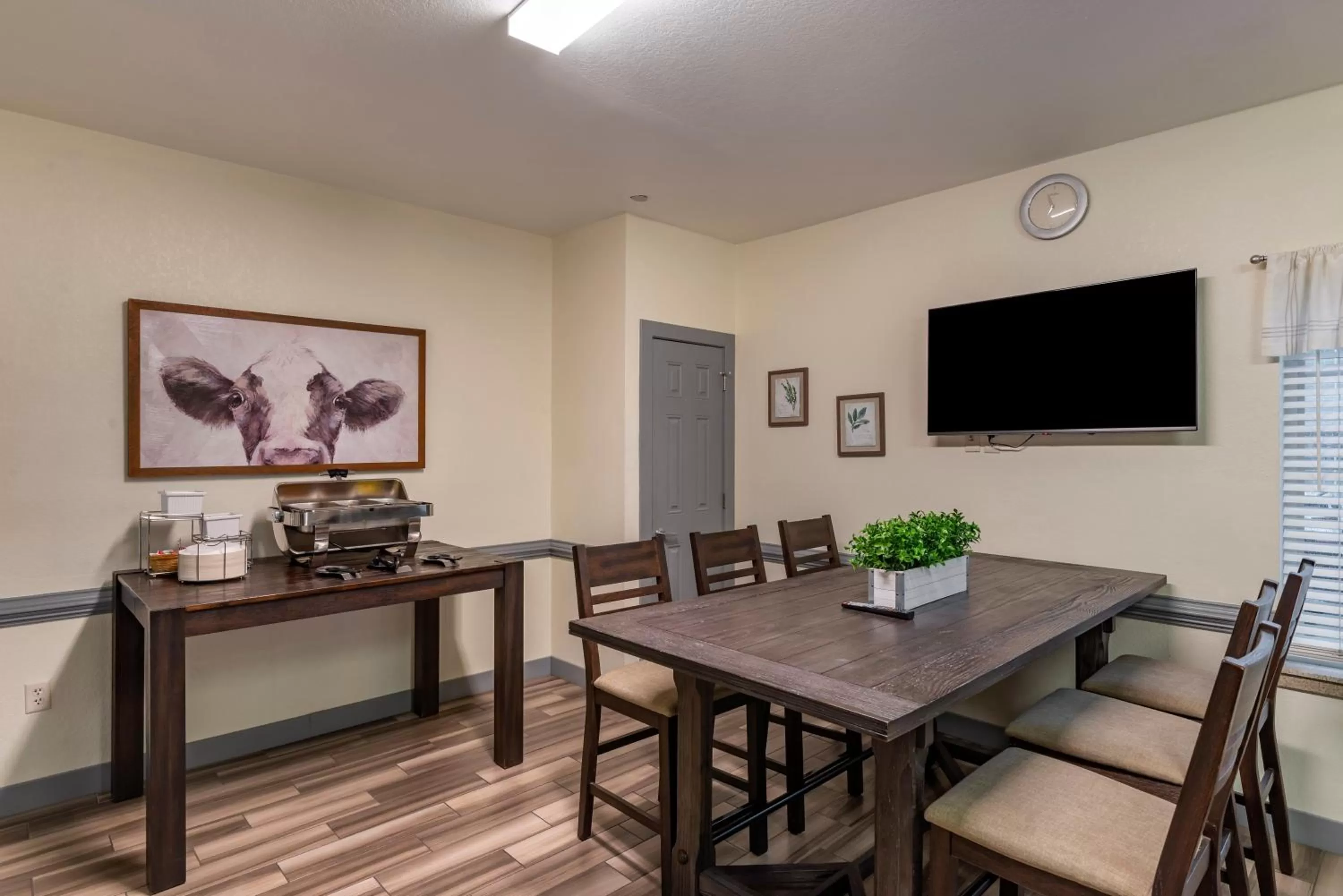 Breakfast, Dining Area in Stay-Over Suites - Fort Gregg-Adams Area