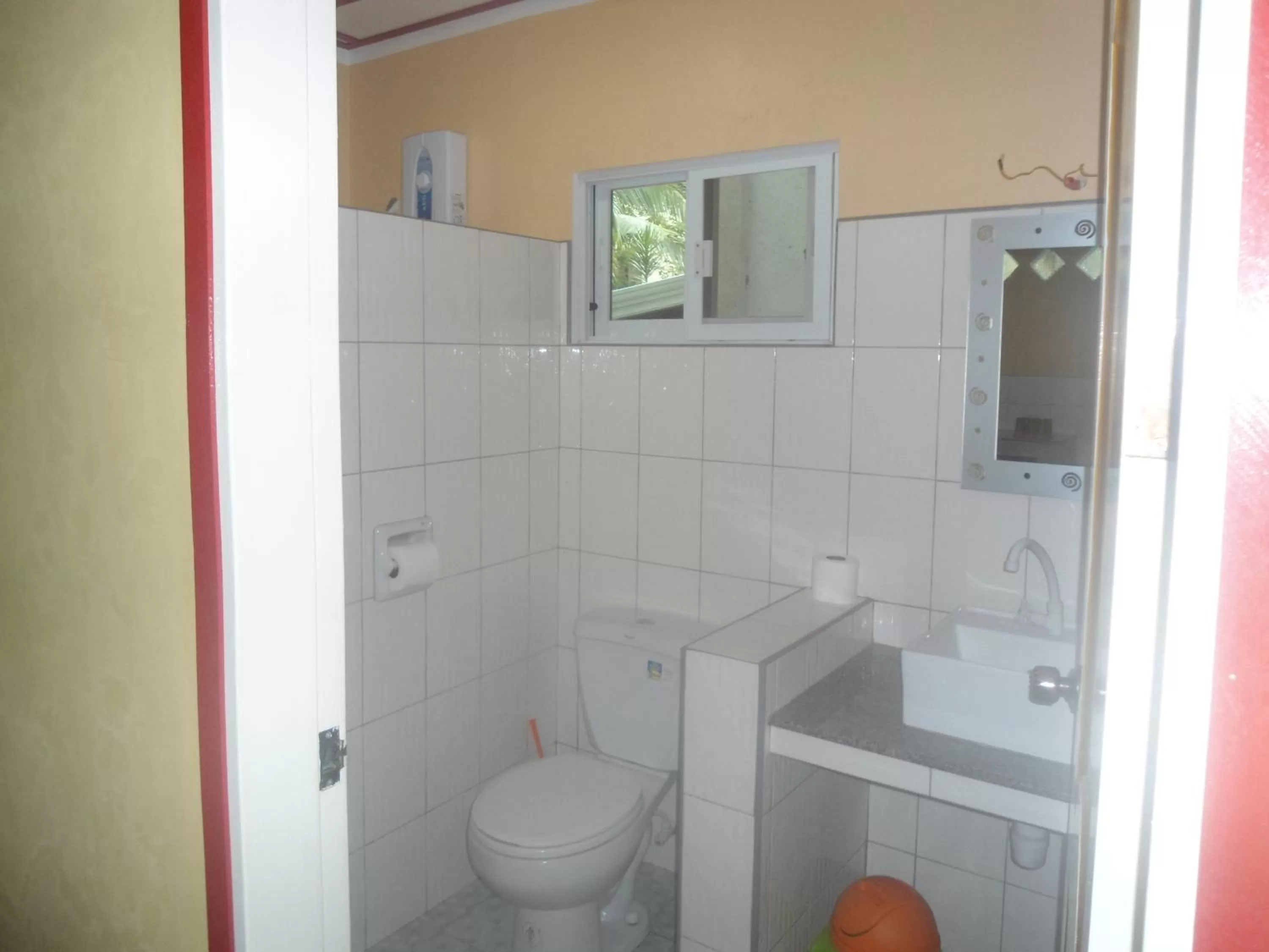 Bathroom in Menchu's Pension House