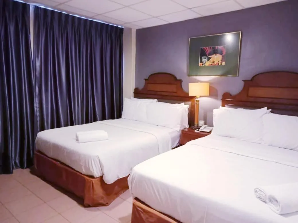 Photo of the whole room, Bed in Golden Court Hotel - Sri Pelangi