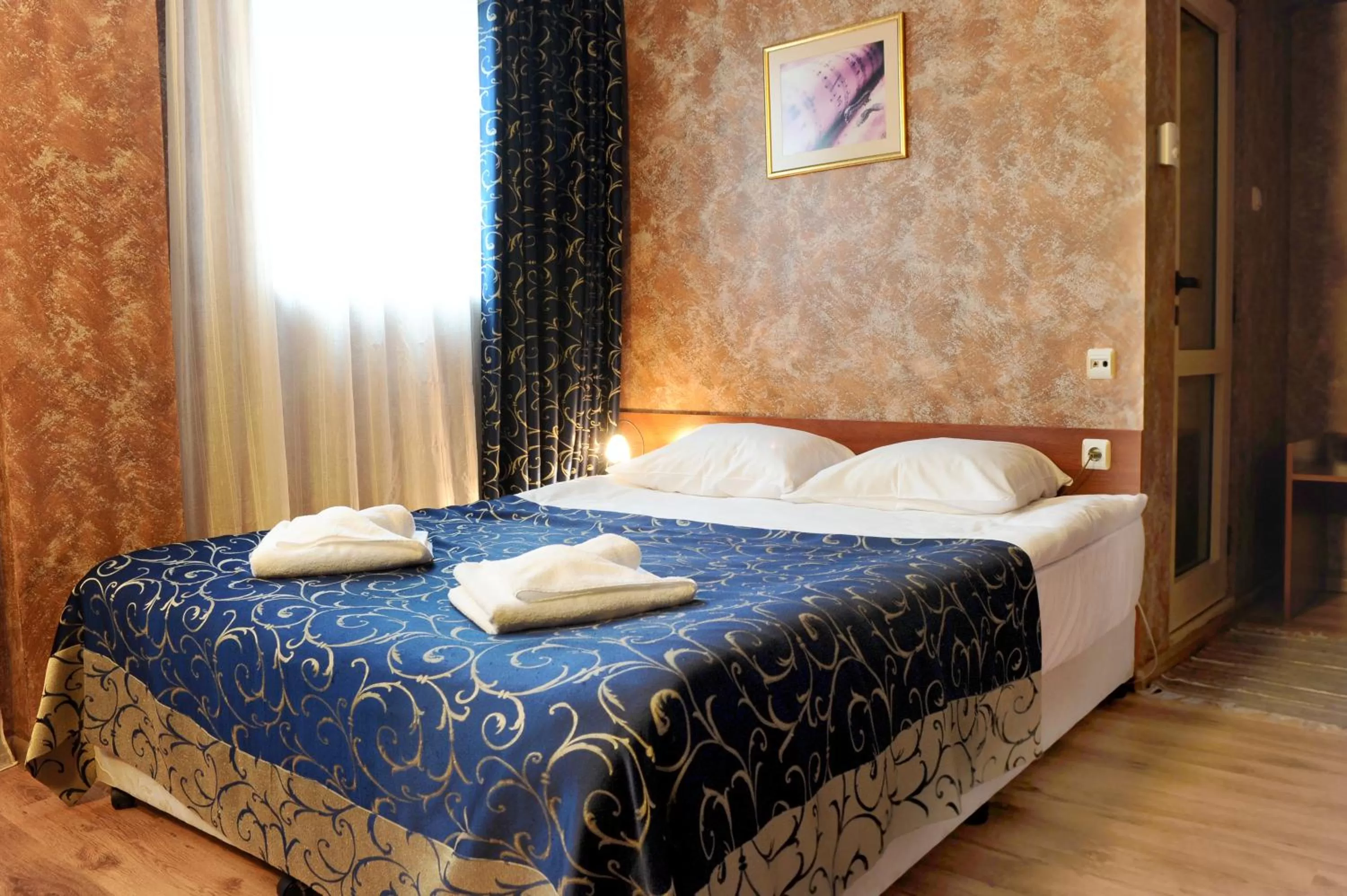 Bed in Hotel Akord - Free Parking & Metro Access