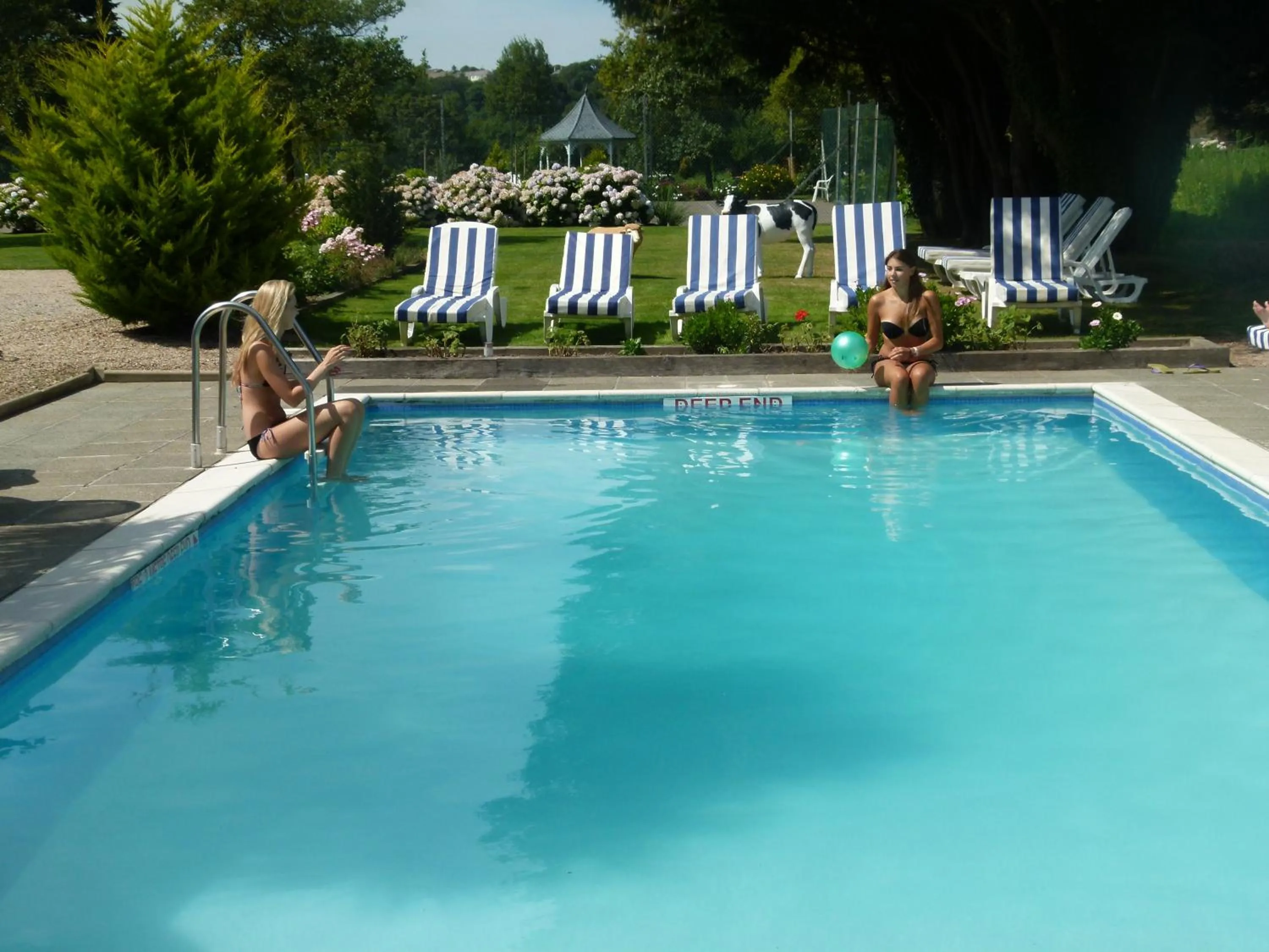 Swimming pool in Beachcombers Hotel
