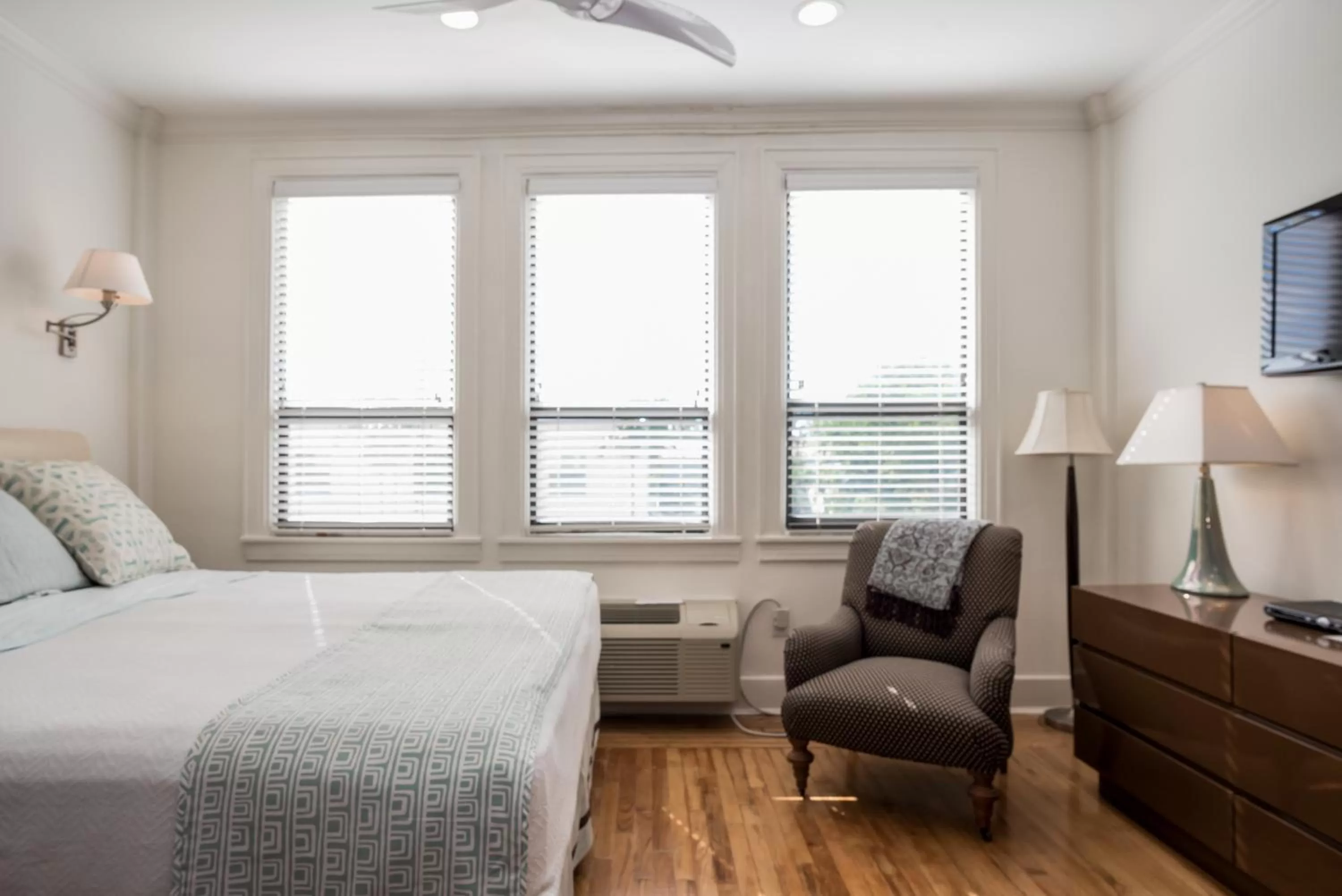 Photo of the whole room, Bed in Tropicals of Palm Beach