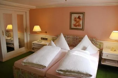 Bed in Schwarzwaldhotel Stollen