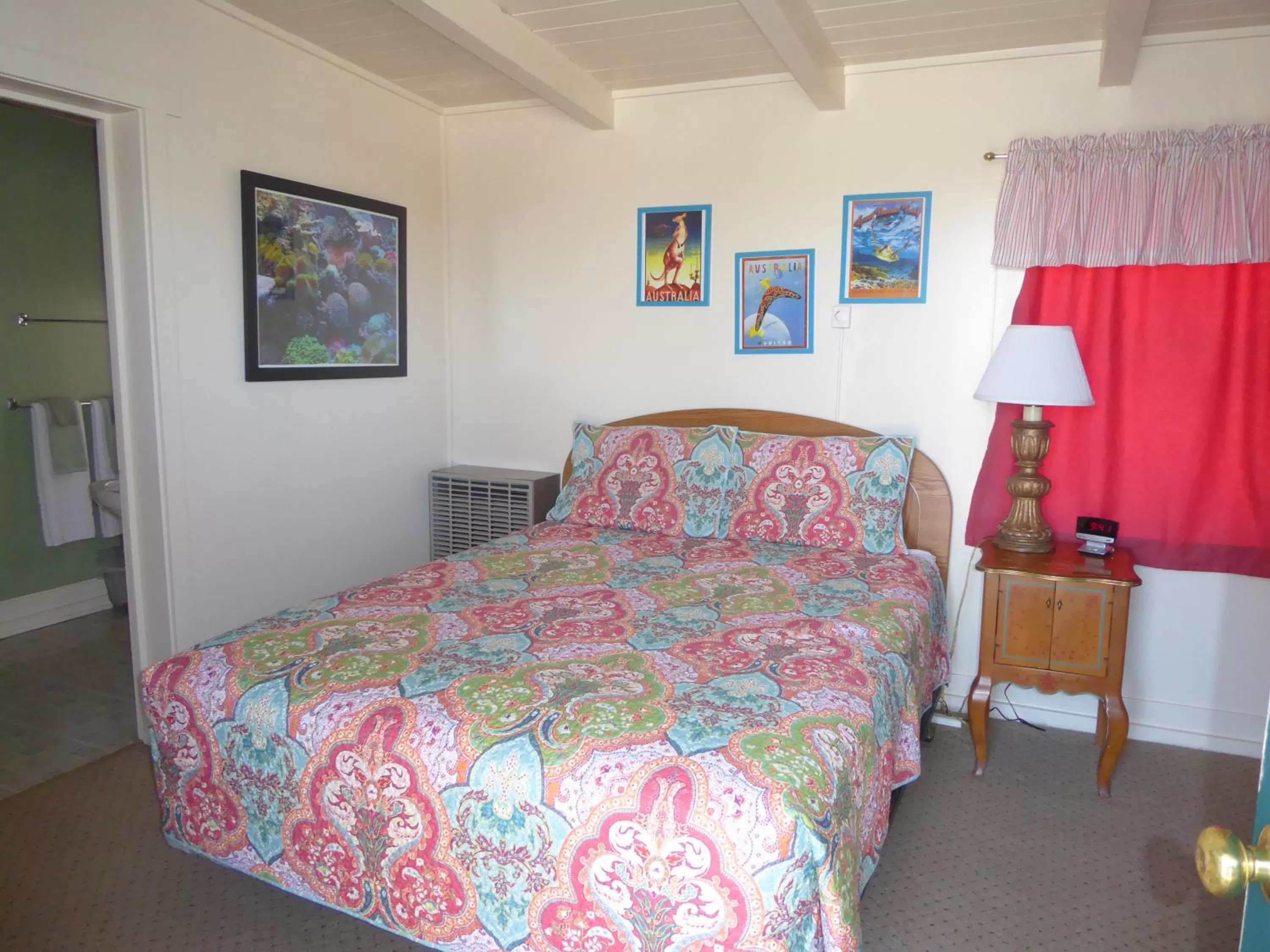 Queen Room in The Historic West Walker Motel