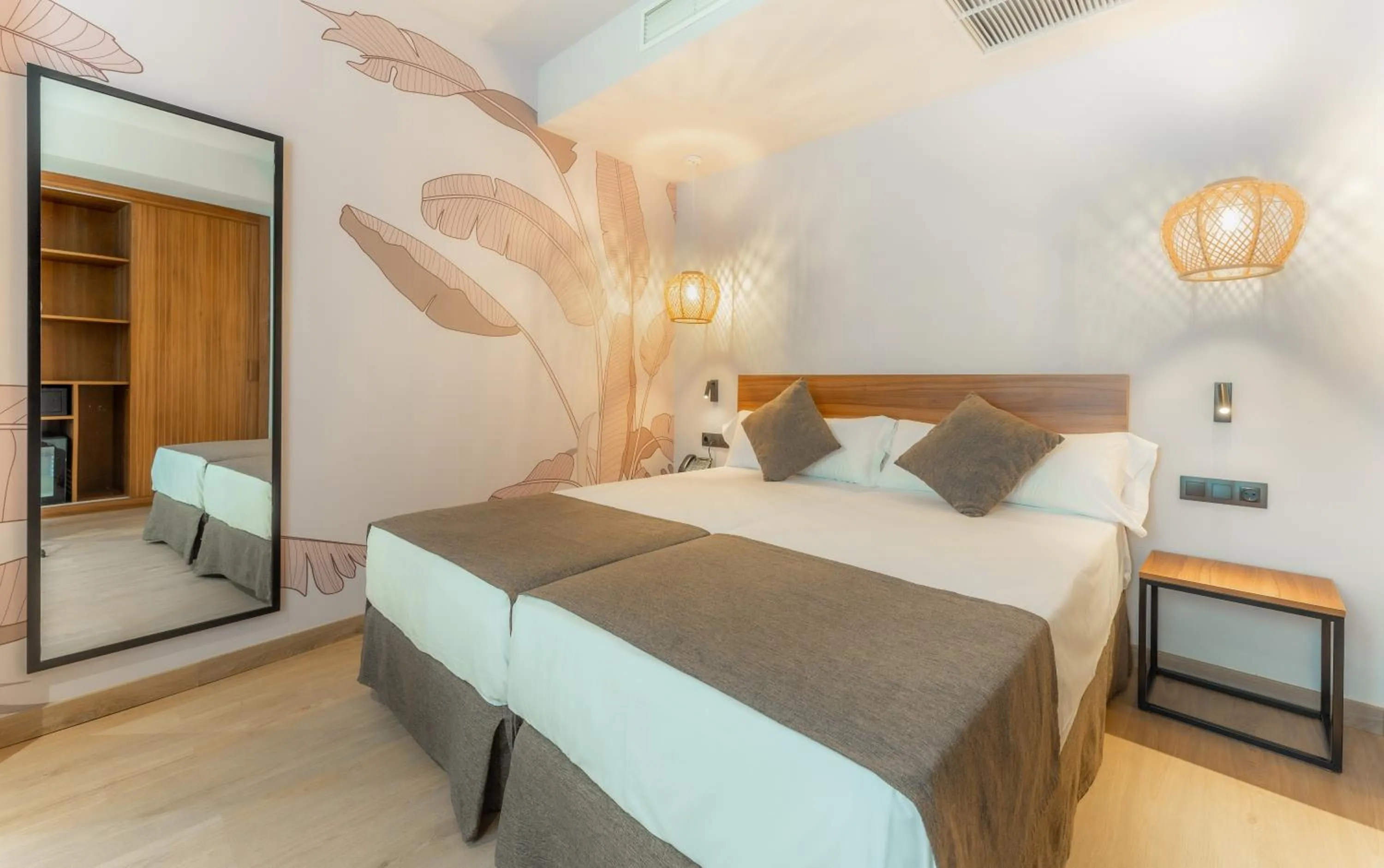 Photo of the whole room, Bed in DWO Nopal