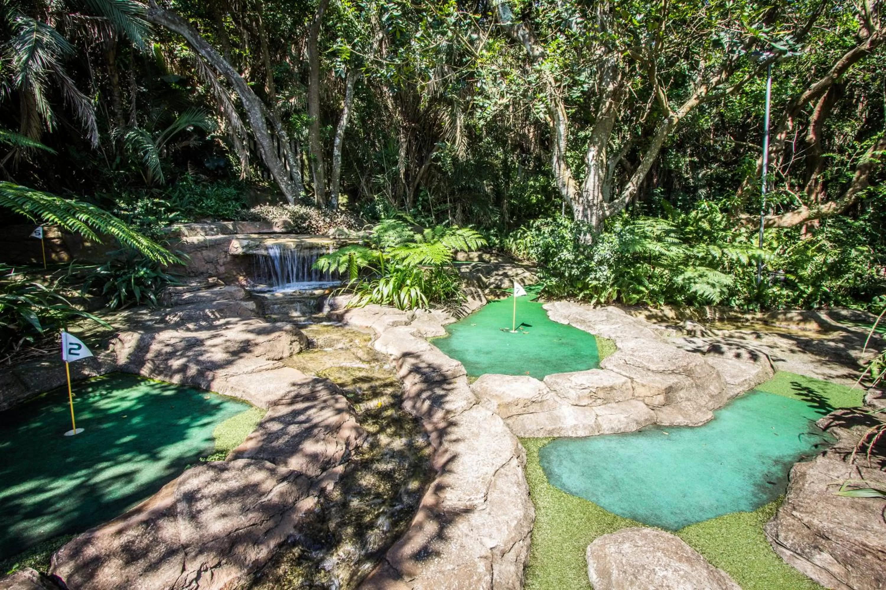 Minigolf, Pool View in Imvubu Lodge
