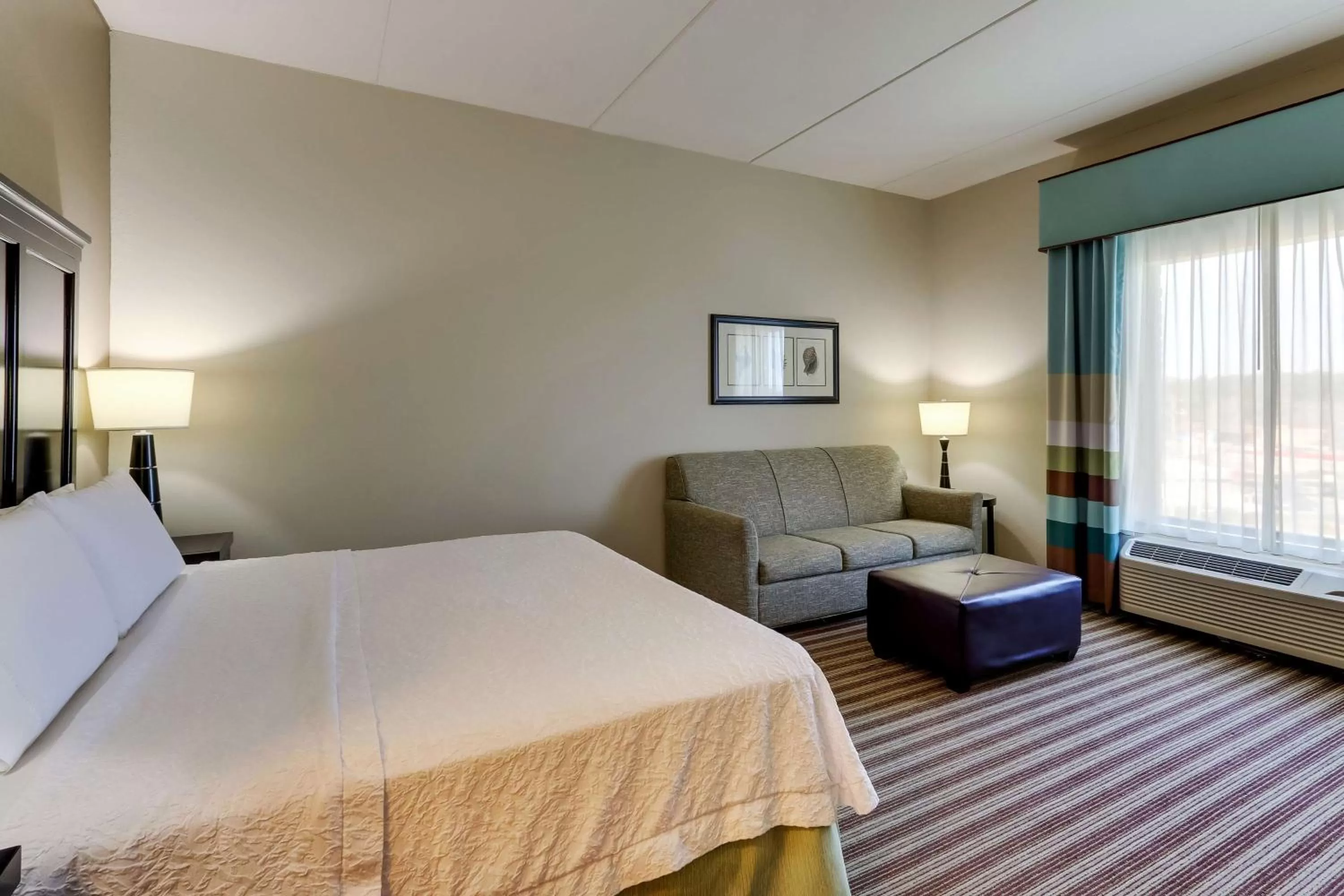 Living room, Bed in Hampton Inn and Suites Swansboro Near Camp Lejeune