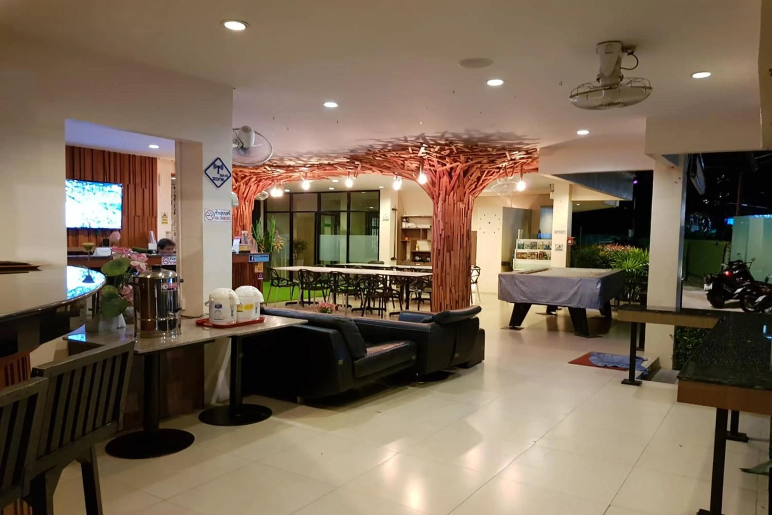 Restaurant/places to eat in The Wave Hotel Patong SHA