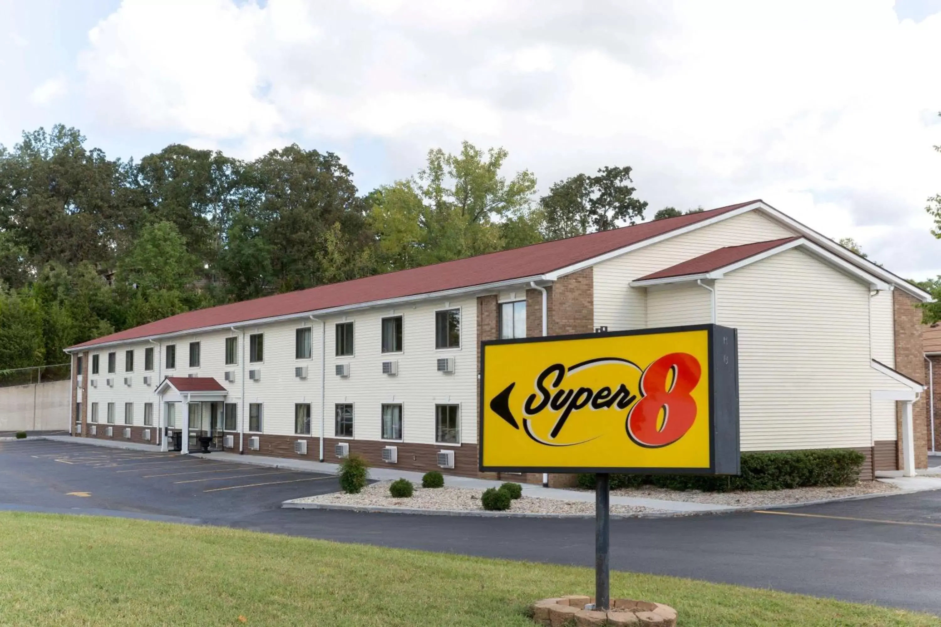 Super 8 by Wyndham Radcliff Ft. Knox Area Super 8 by Wyndham Radcliff Ft. Knox Area