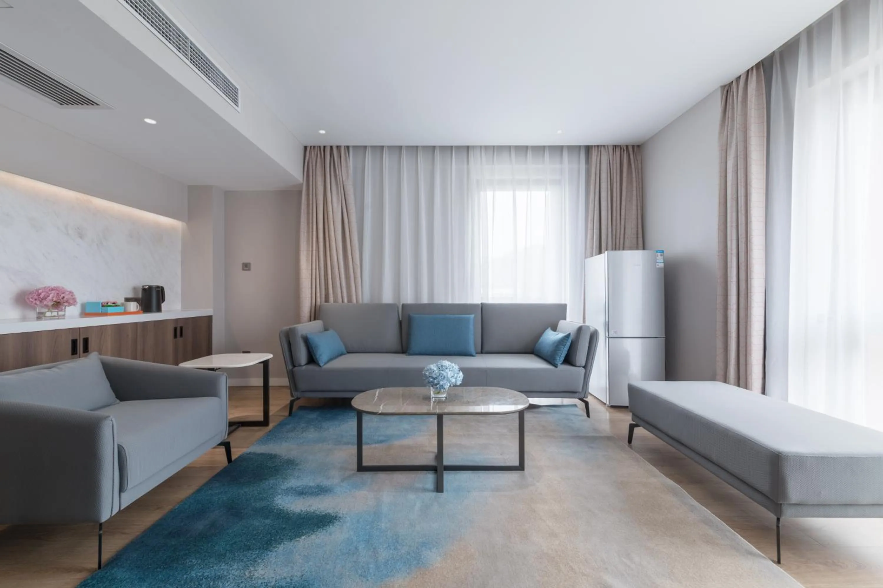 Living room in Holiday Inn Express Beijing Shijingshan Lakeview by IHG