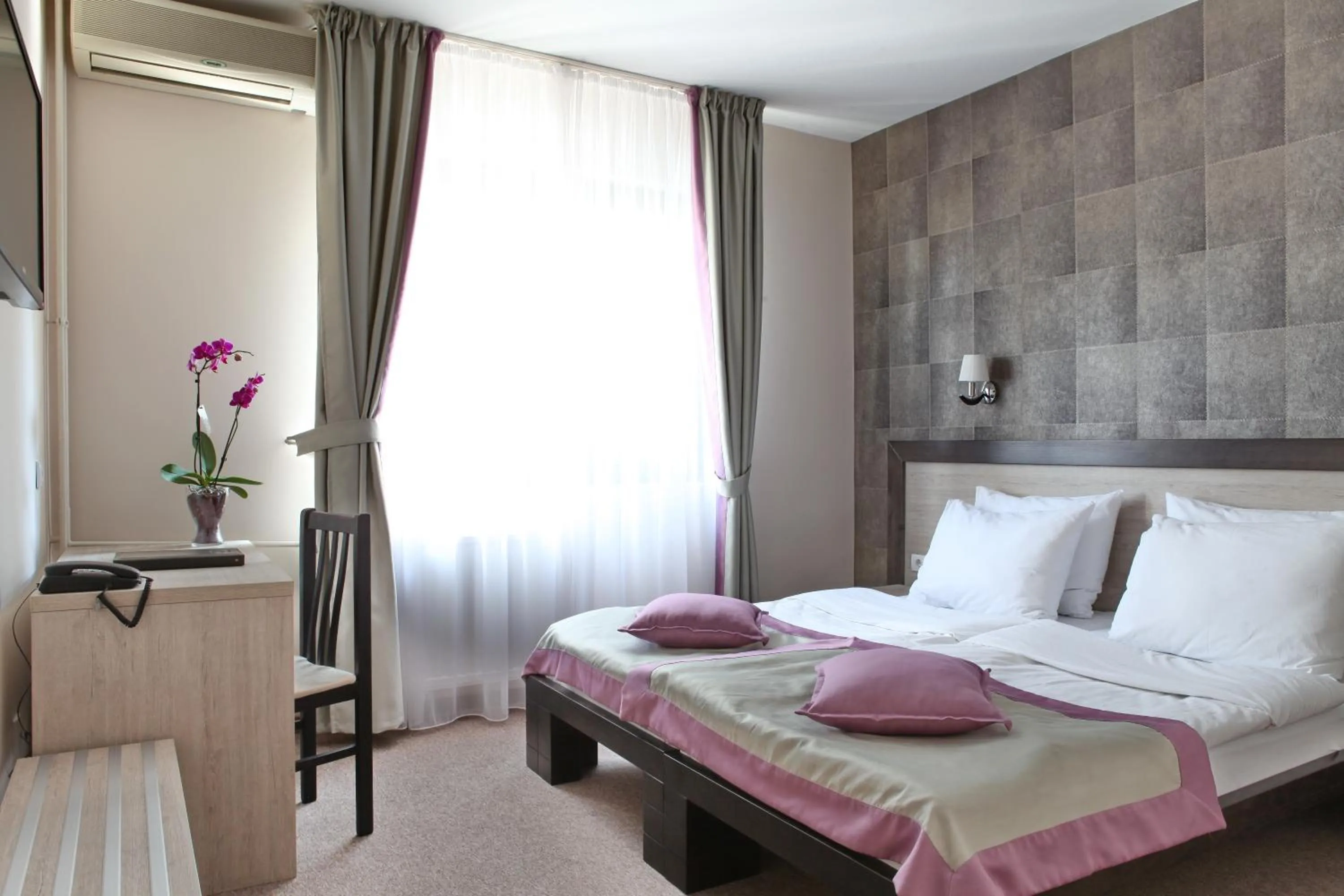 Bed in Garni Hotel Vozarev