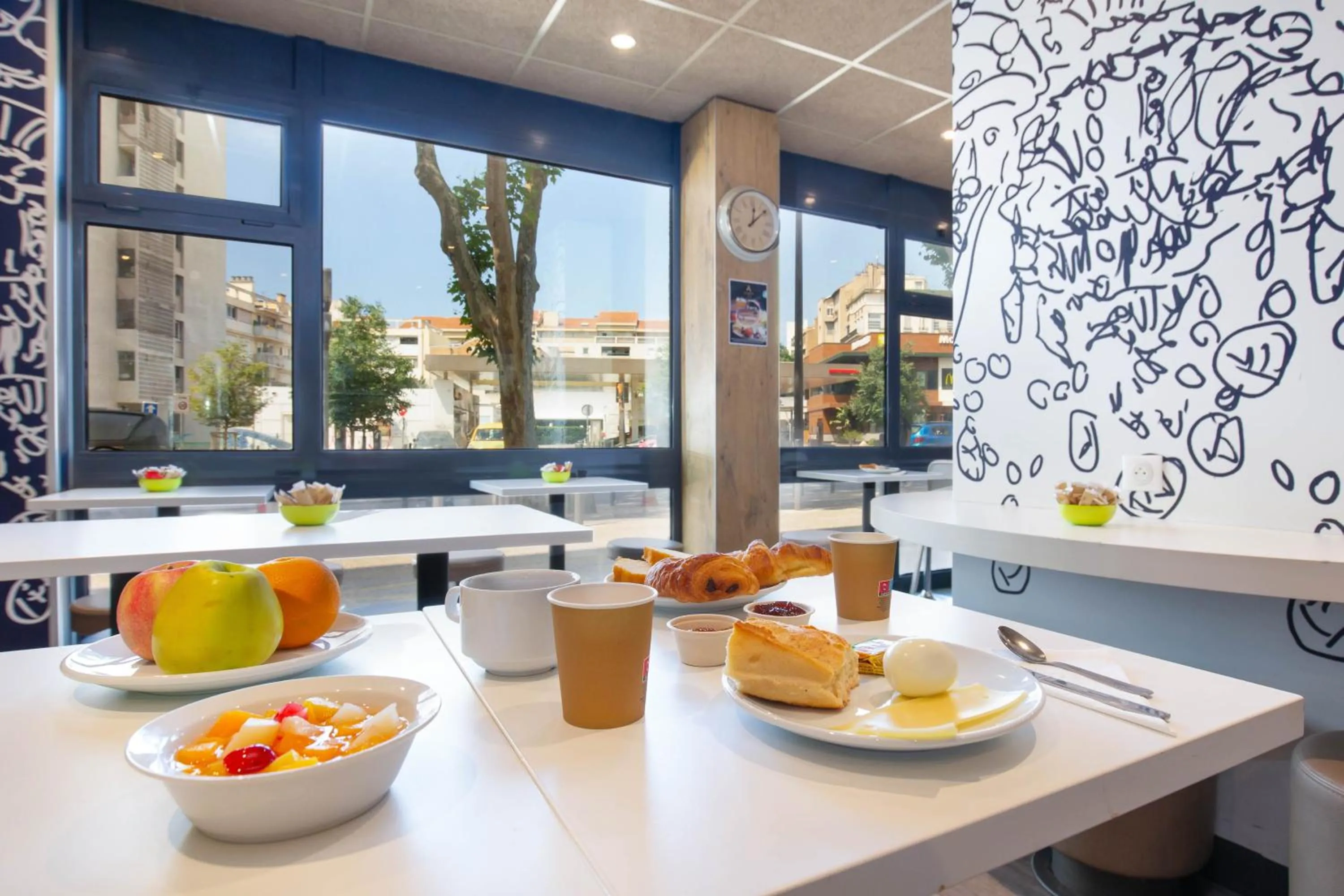 Continental breakfast in Ibis Budget Marseille Timone