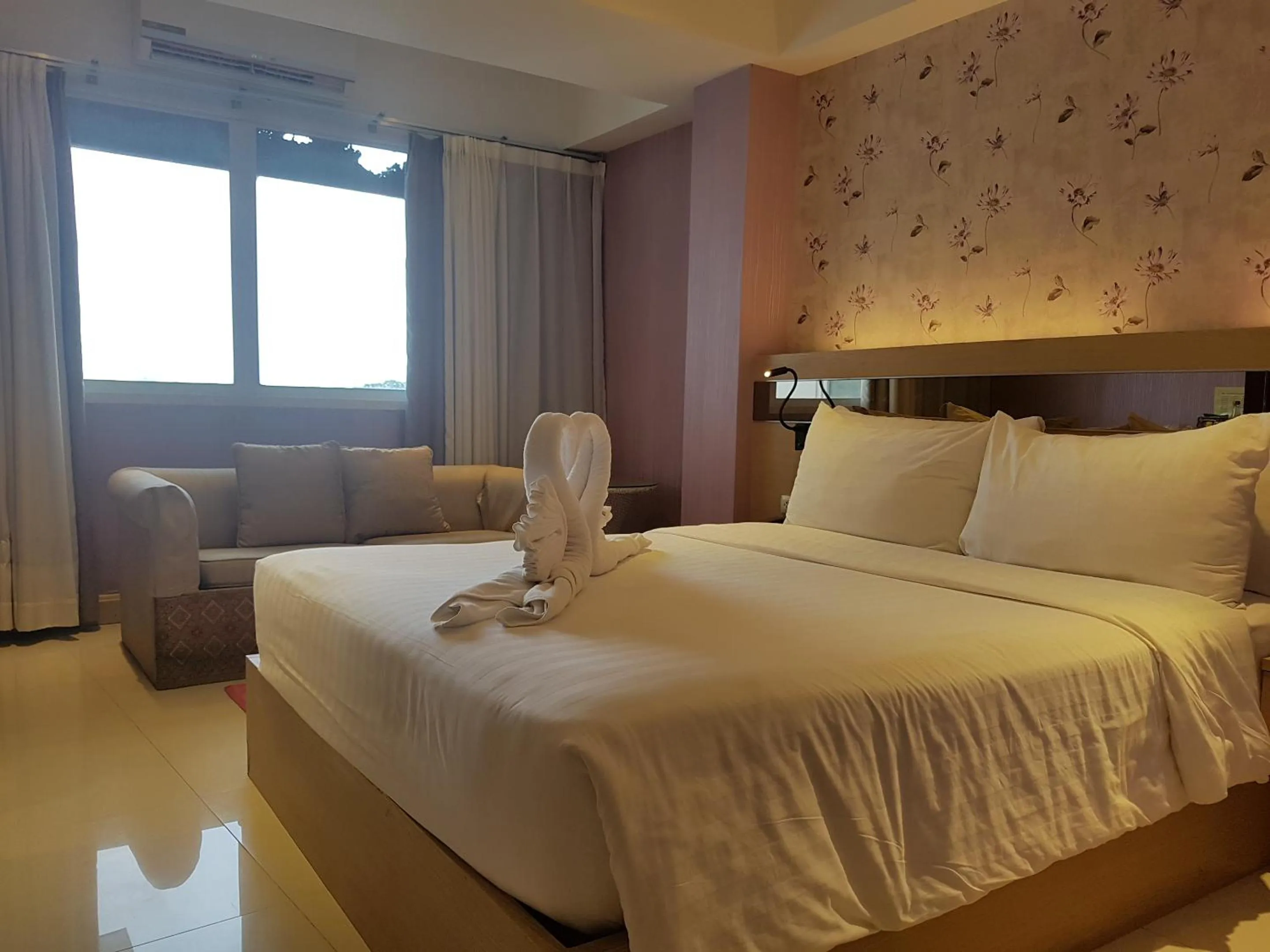 Bed in Kavin Buri Green Hotel