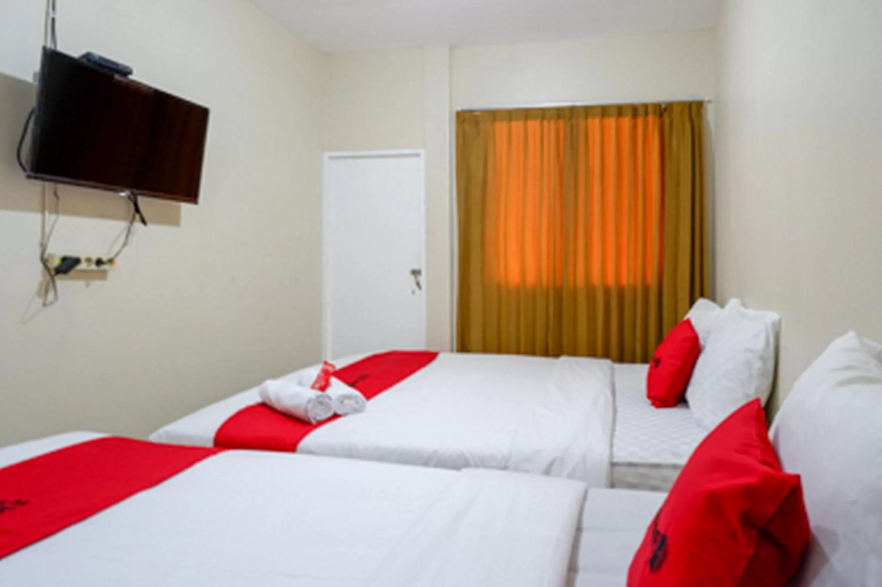 Bed in RedDoorz near RSUD Kudus