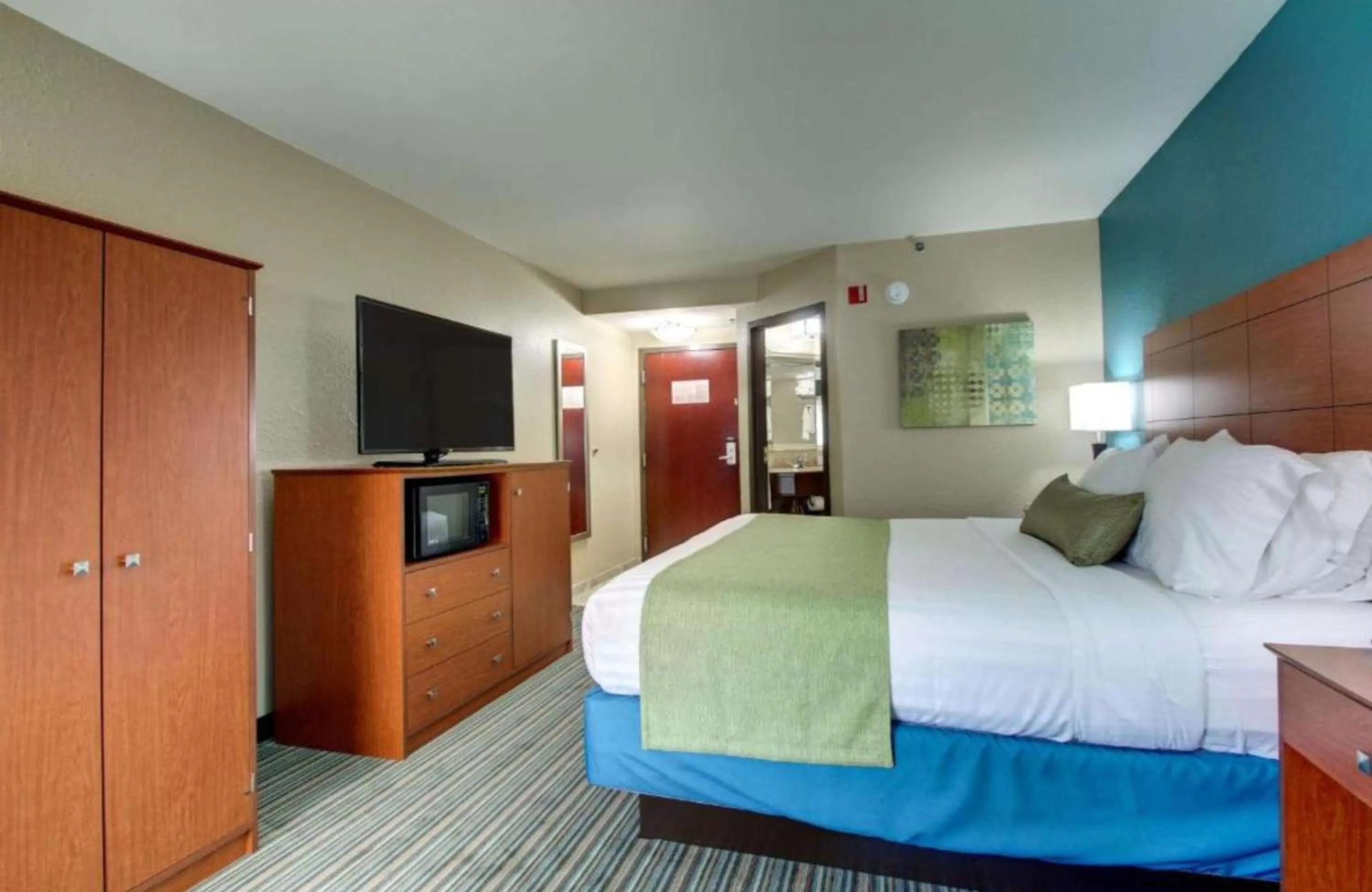 Bedroom, Bed in Best Western Eagles Inn