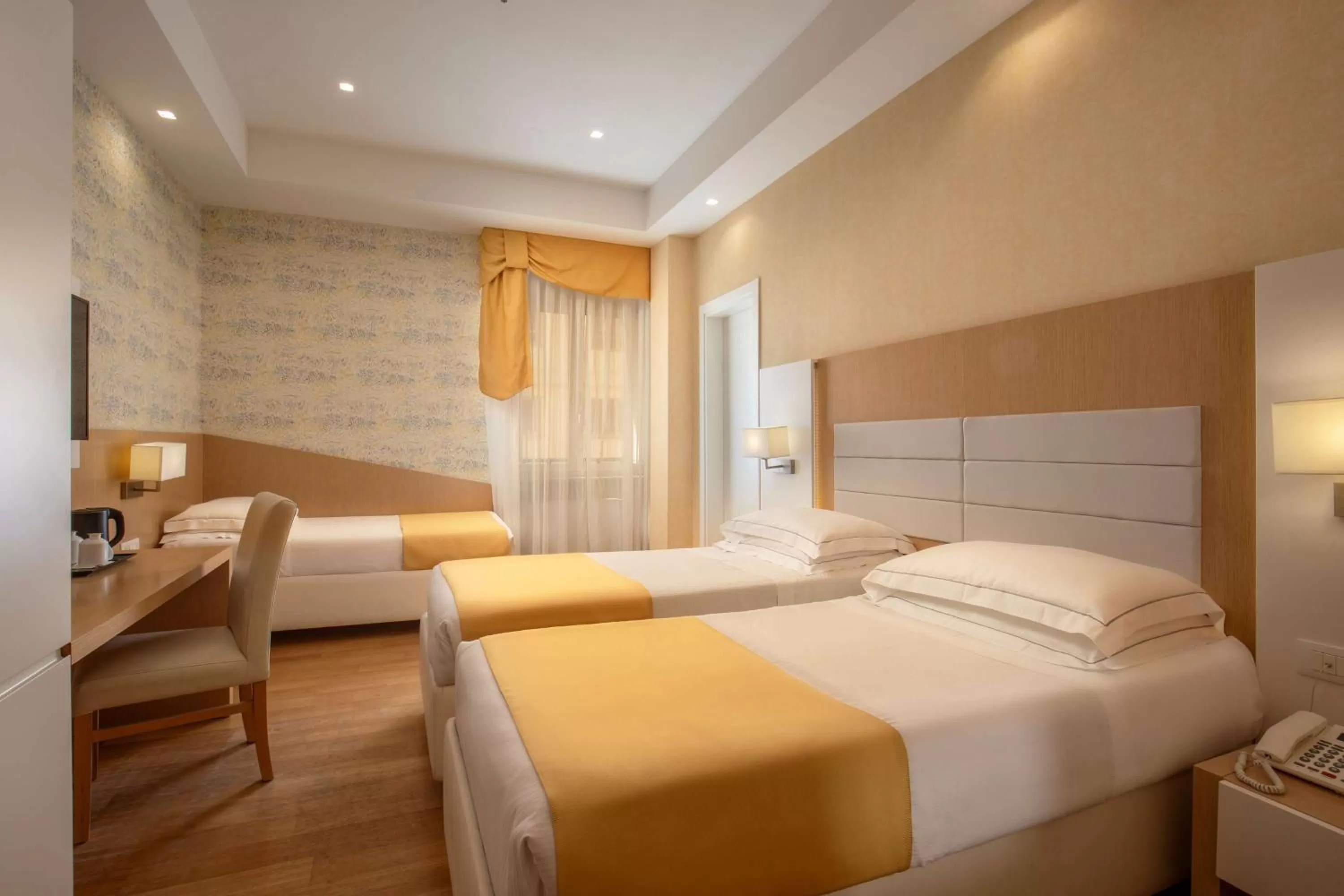 Bedroom, Bed in Hotel Diana Roof Garden