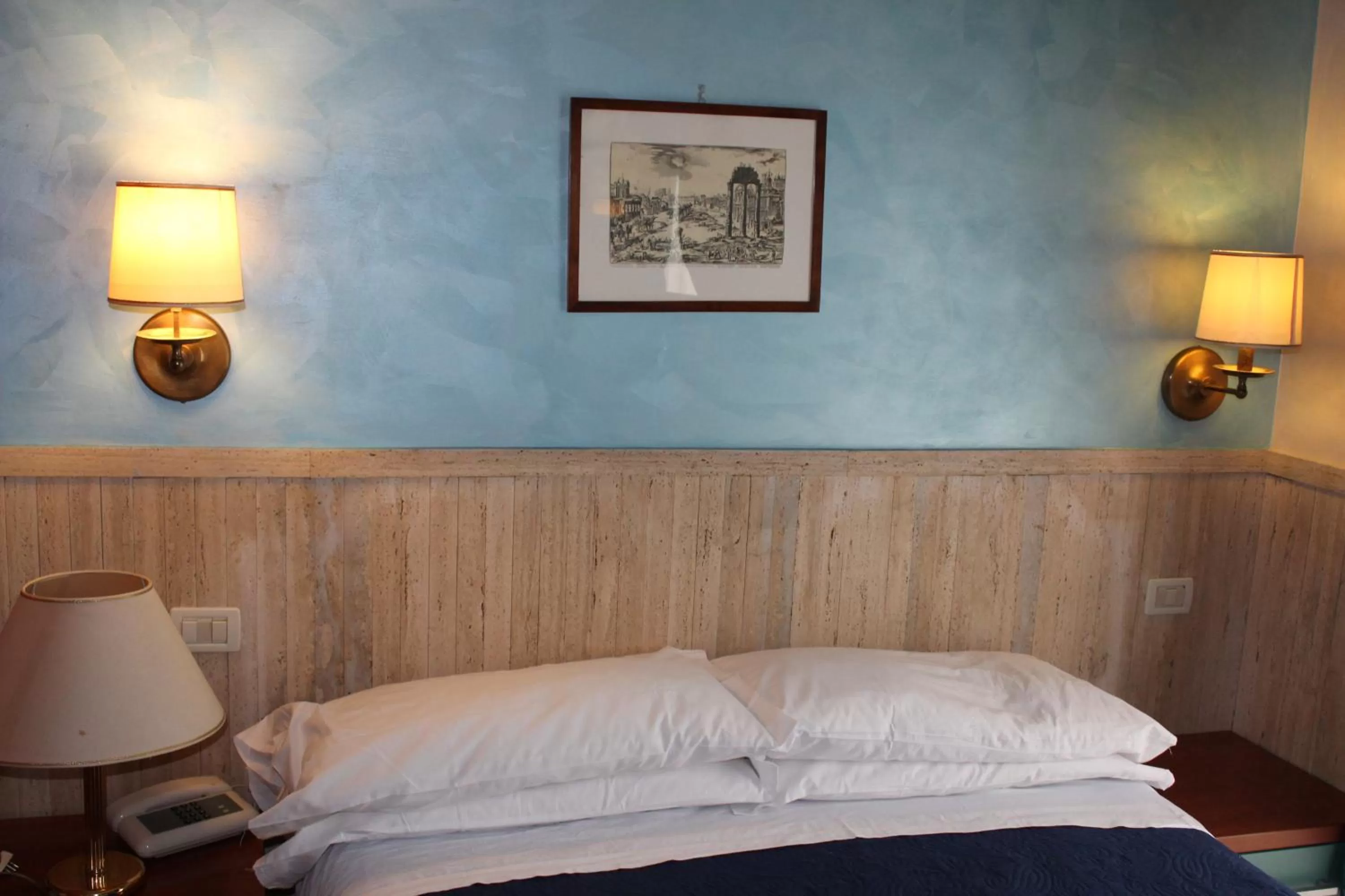 Photo of the whole room, Bed in Hotel Pyramid