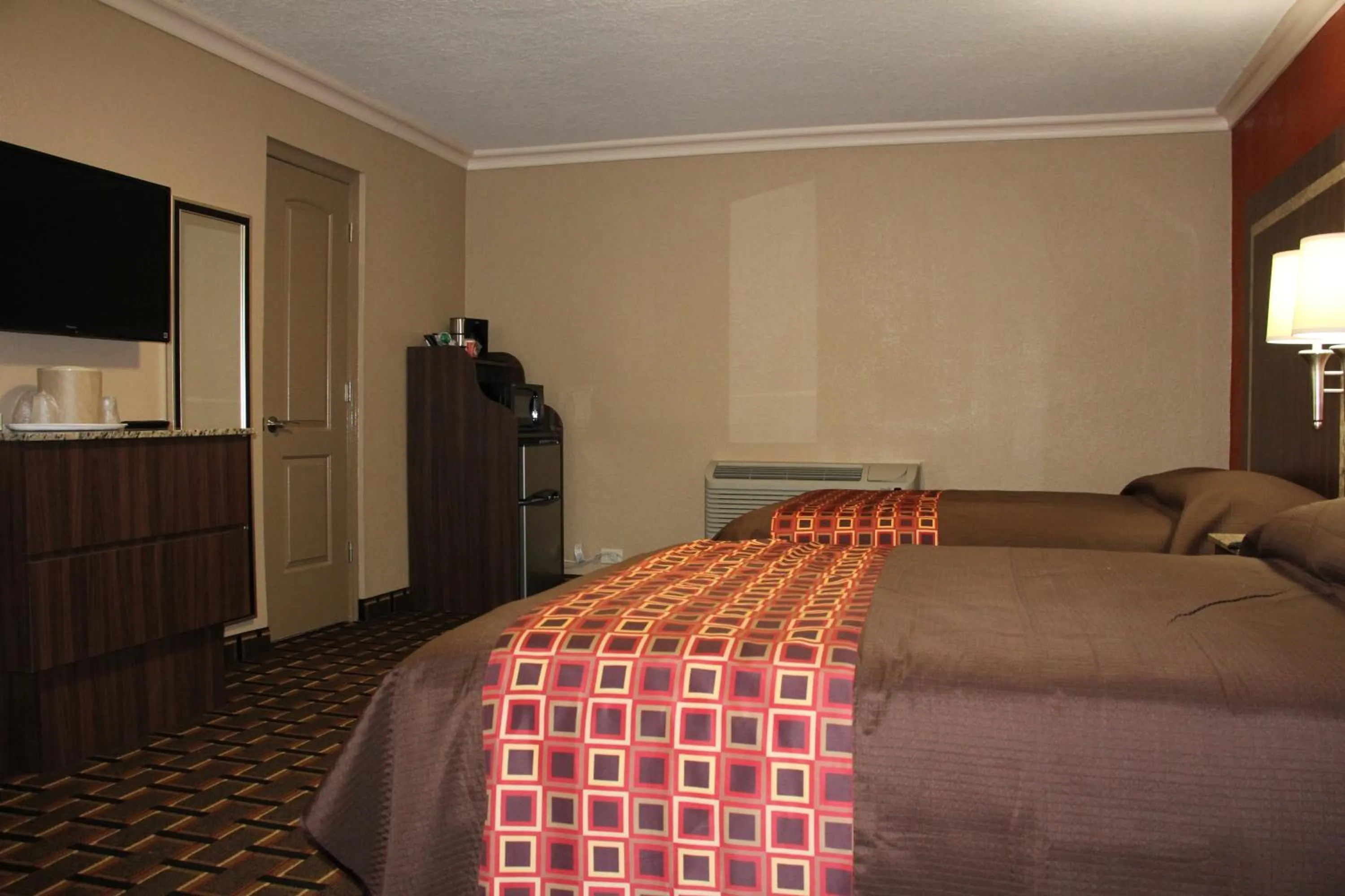 Bed in Budget Inn Lake Wales