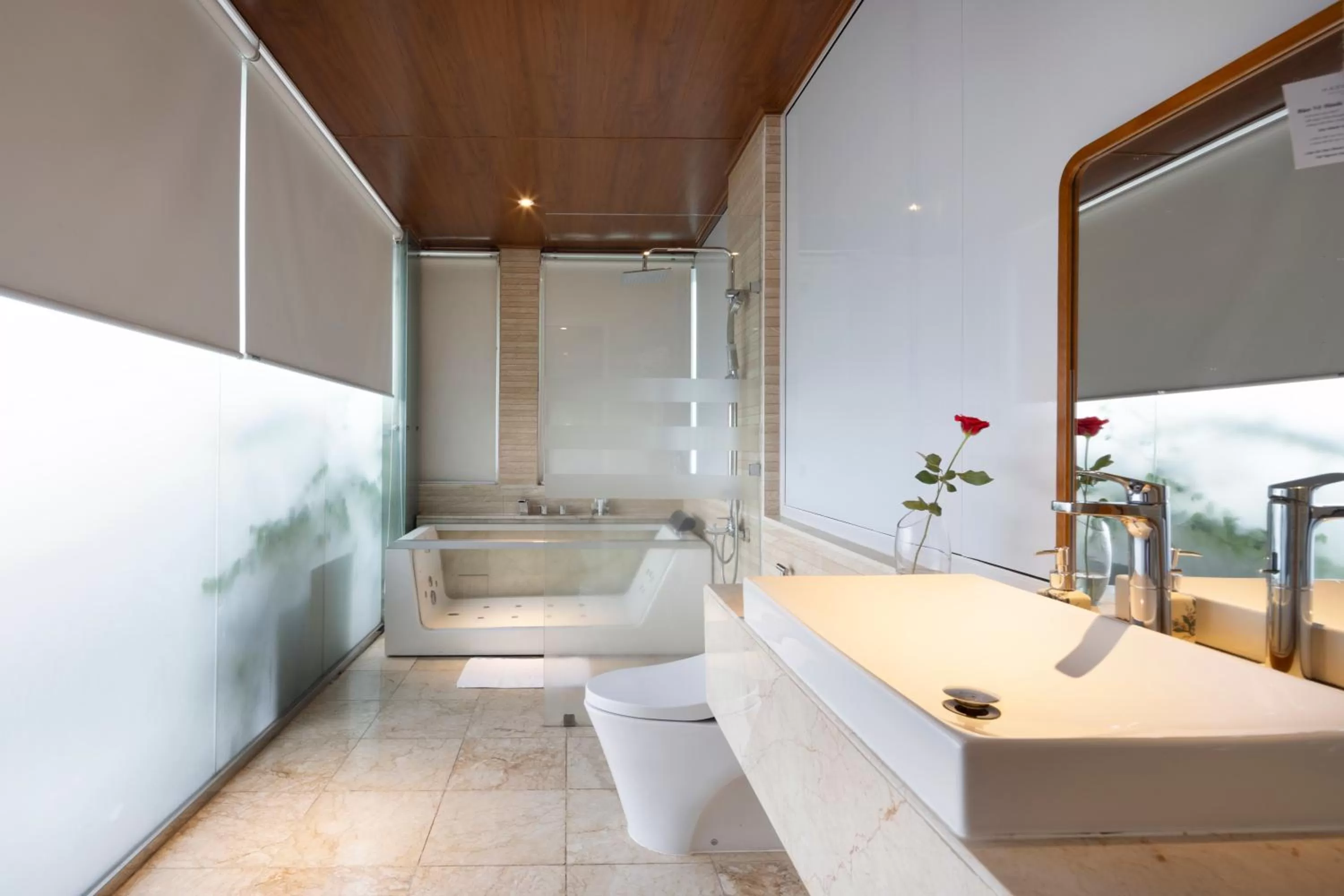 Shower in Harmony Saigon Hotel & Spa