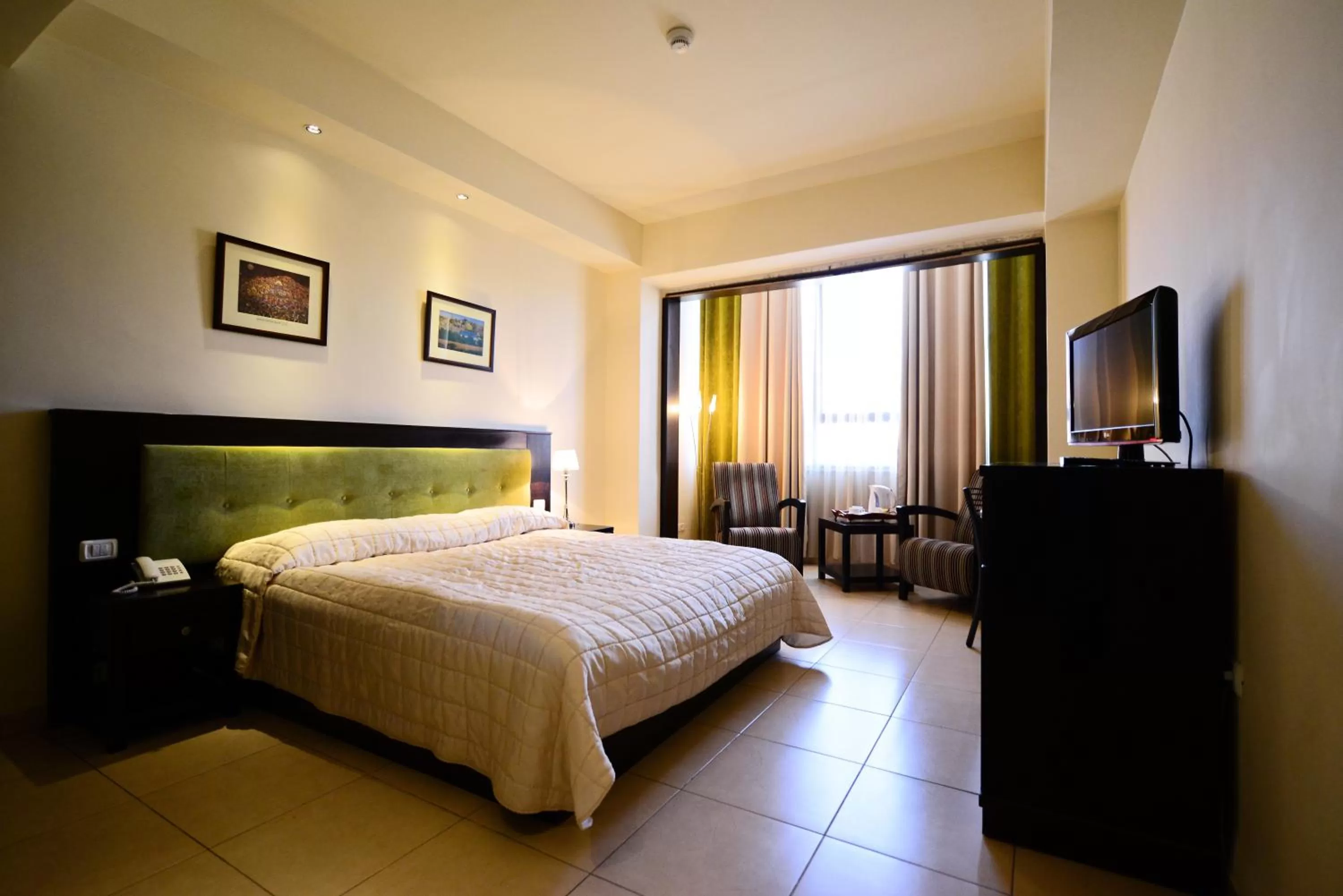 Photo of the whole room, Bed in National Hotel - Jerusalem