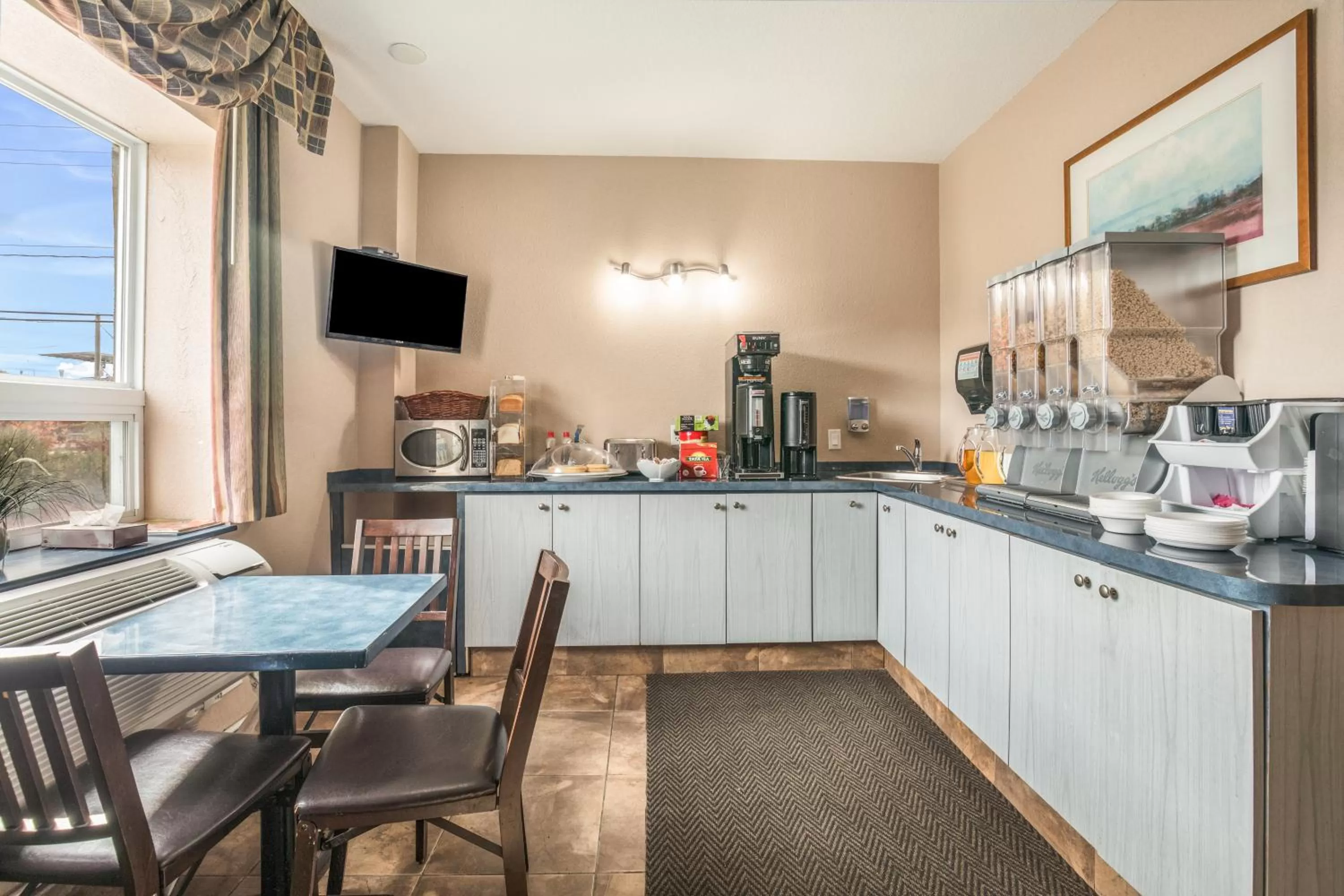 Food and drinks in Knights Inn Orillia