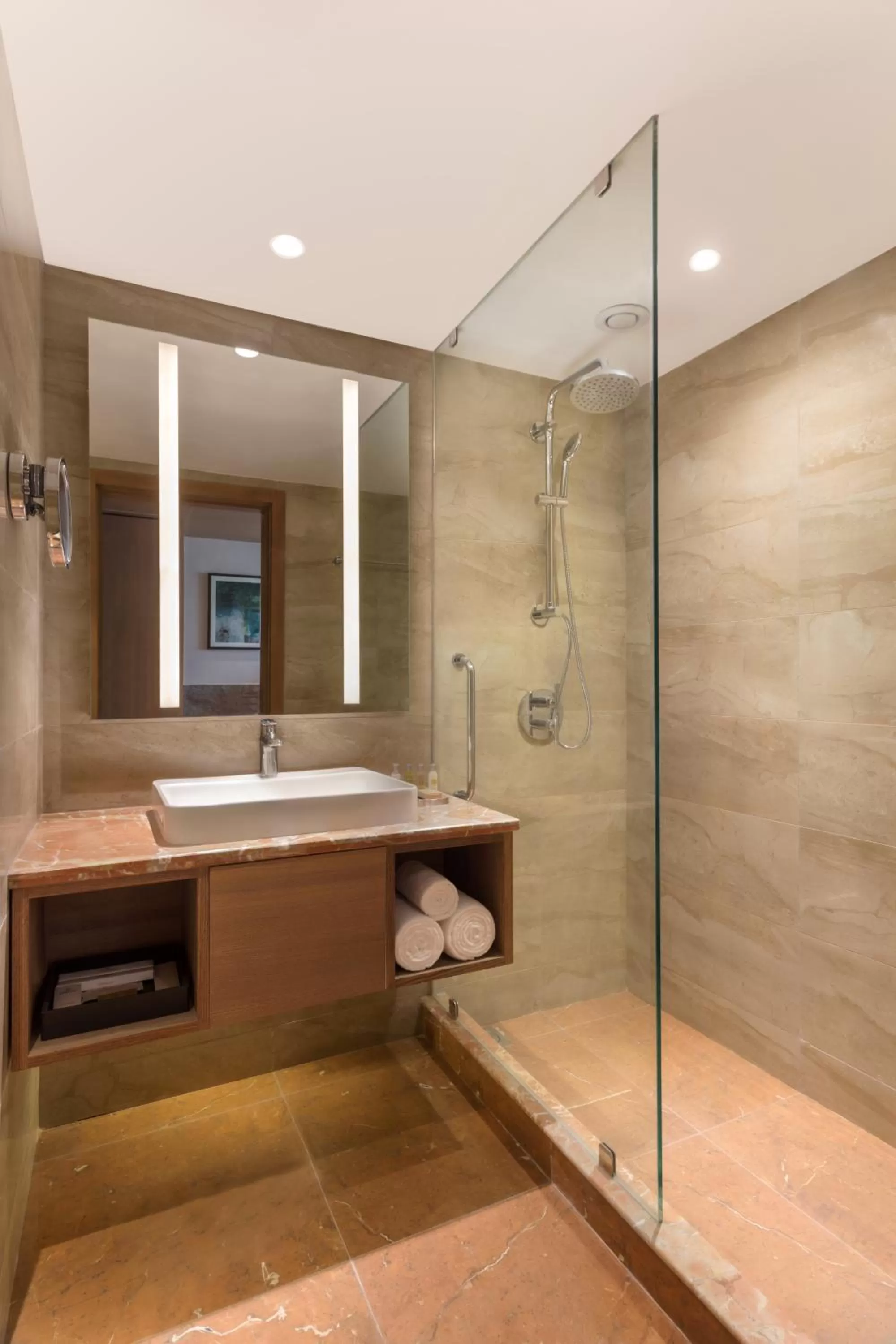 Shower in DoubleTree By Hilton Jaipur Amer