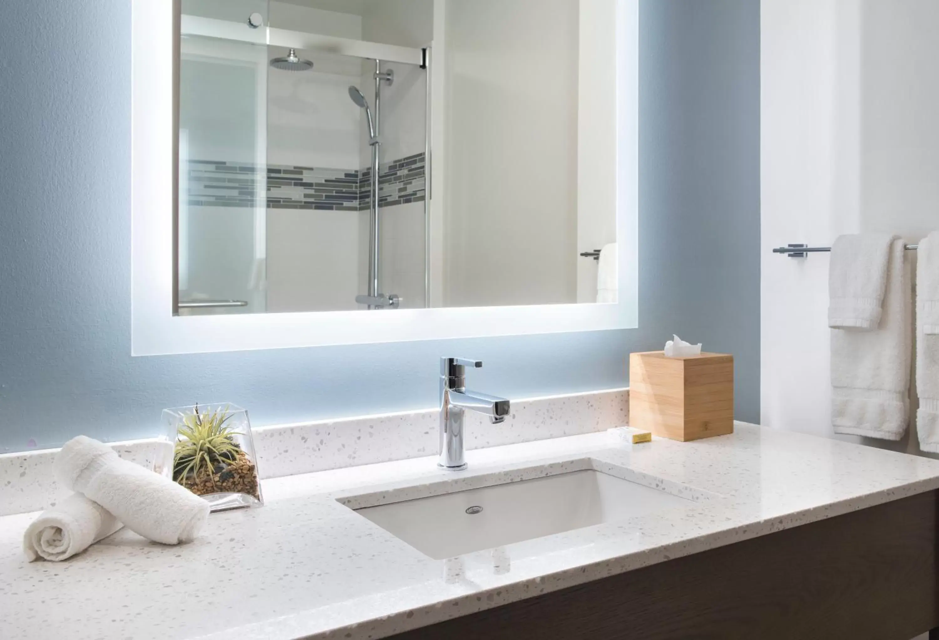 Premium Corner King Room with Separate Bath and Shower in EVEN Hotel Pittsburgh Downtown by IHG Premium Corner King Room with Separate Bath and Shower in EVEN Hotel Pittsburgh Downtown by IHG