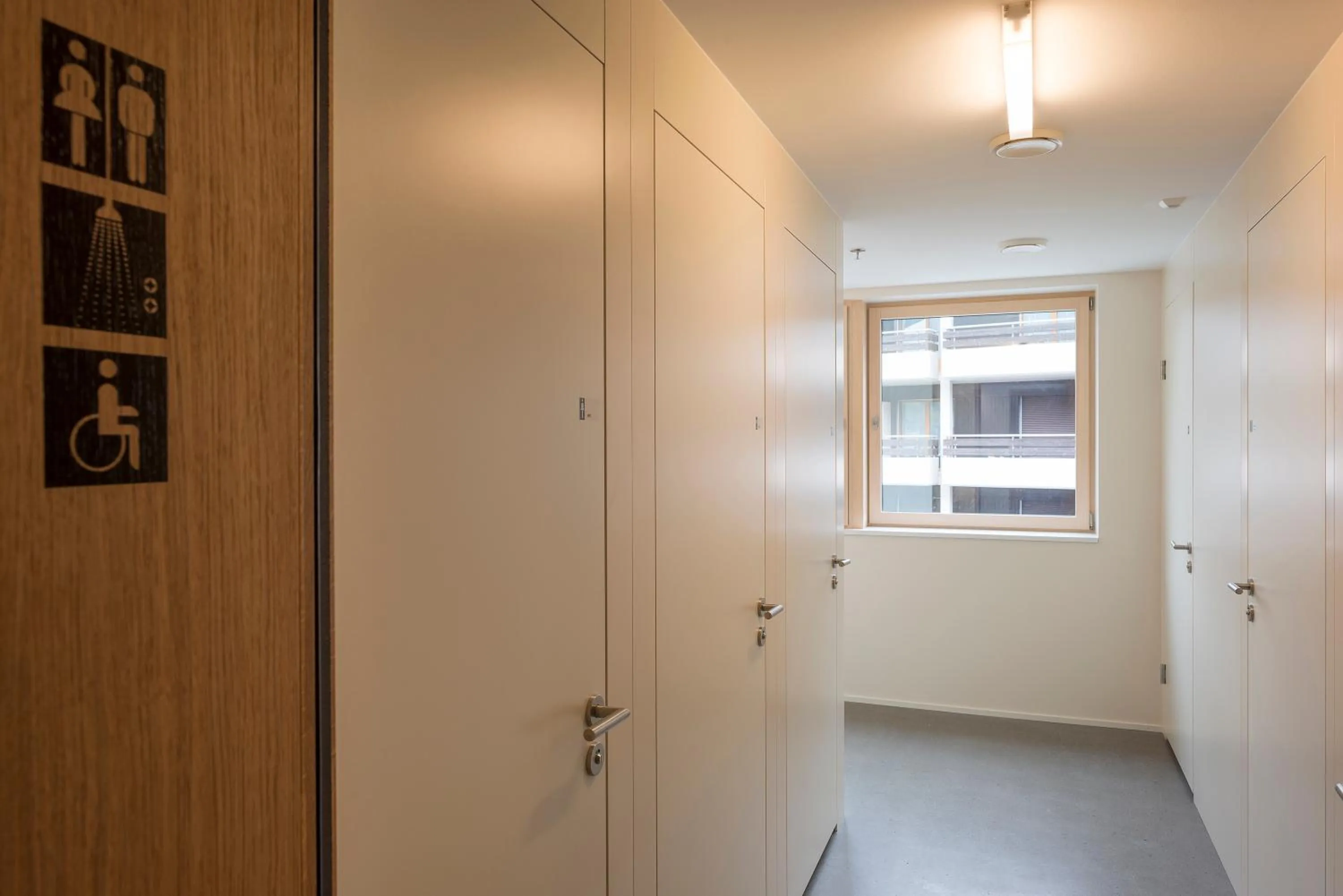 Shower in Saas-Fee wellnesshostel4000