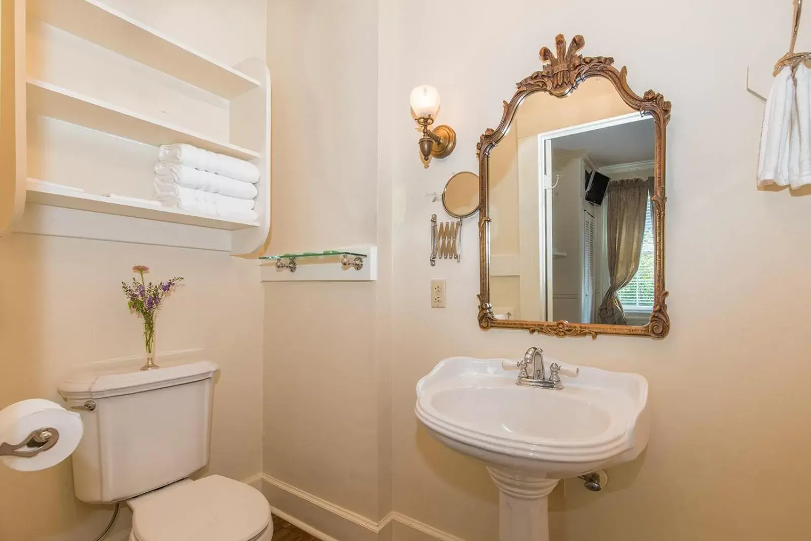 Deluxe Double Room with Shower in The Burn Bed and Breakfast Deluxe Double Room with Shower in The Burn Bed and Breakfast