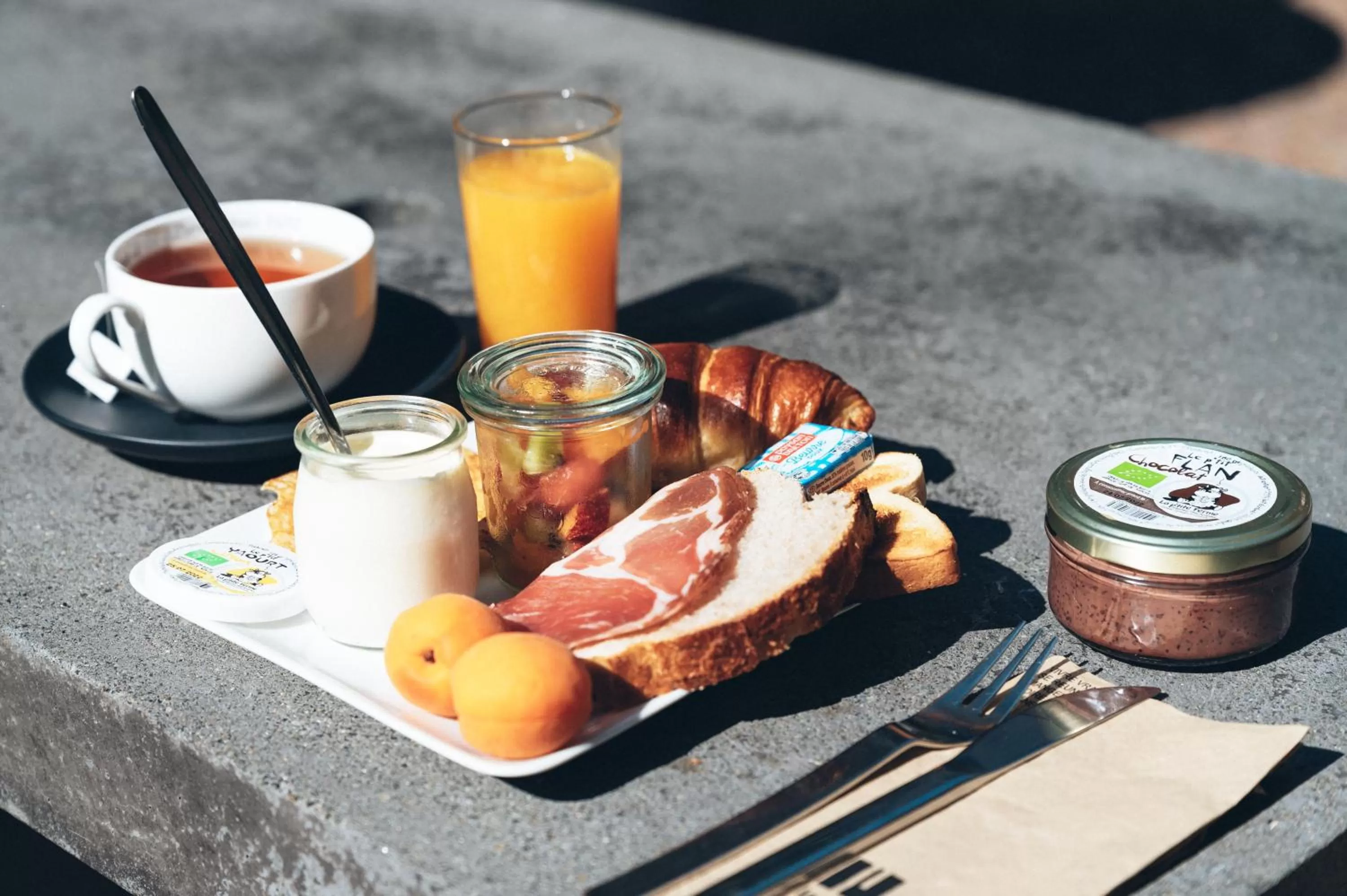 Patio in Urban Style HOTEL LES FLEURINES