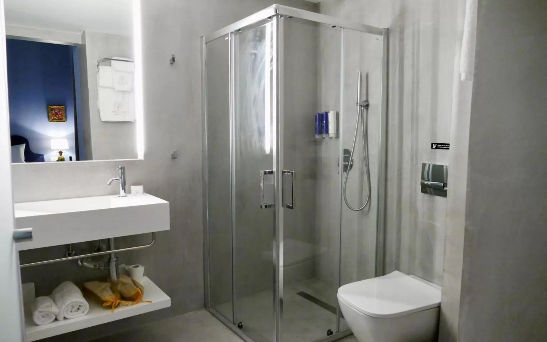 Shower in Madama Residence