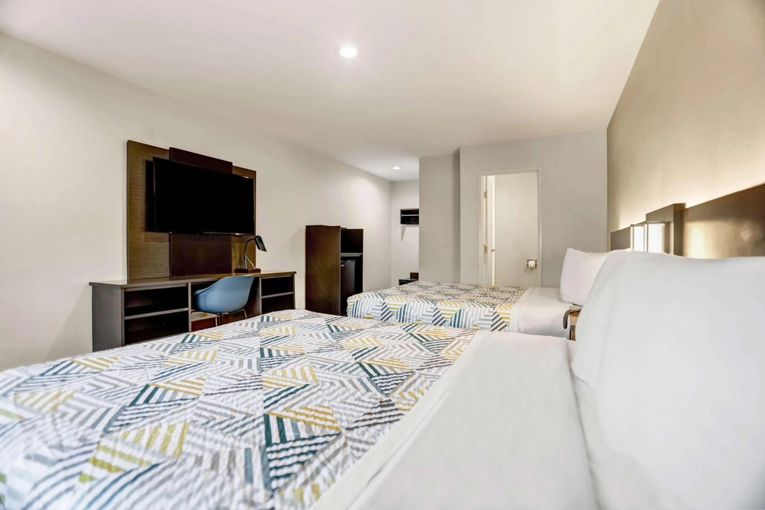 Bedroom, Bed in Motel 6 San Diego, CA Airport Harbor