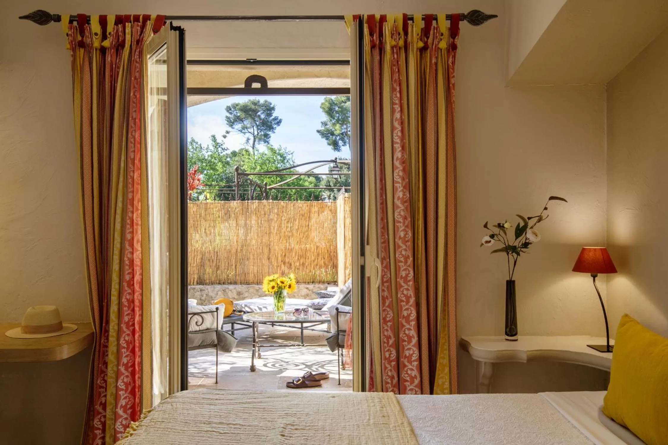 Balcony/Terrace, Bed in Hotel Les Messugues