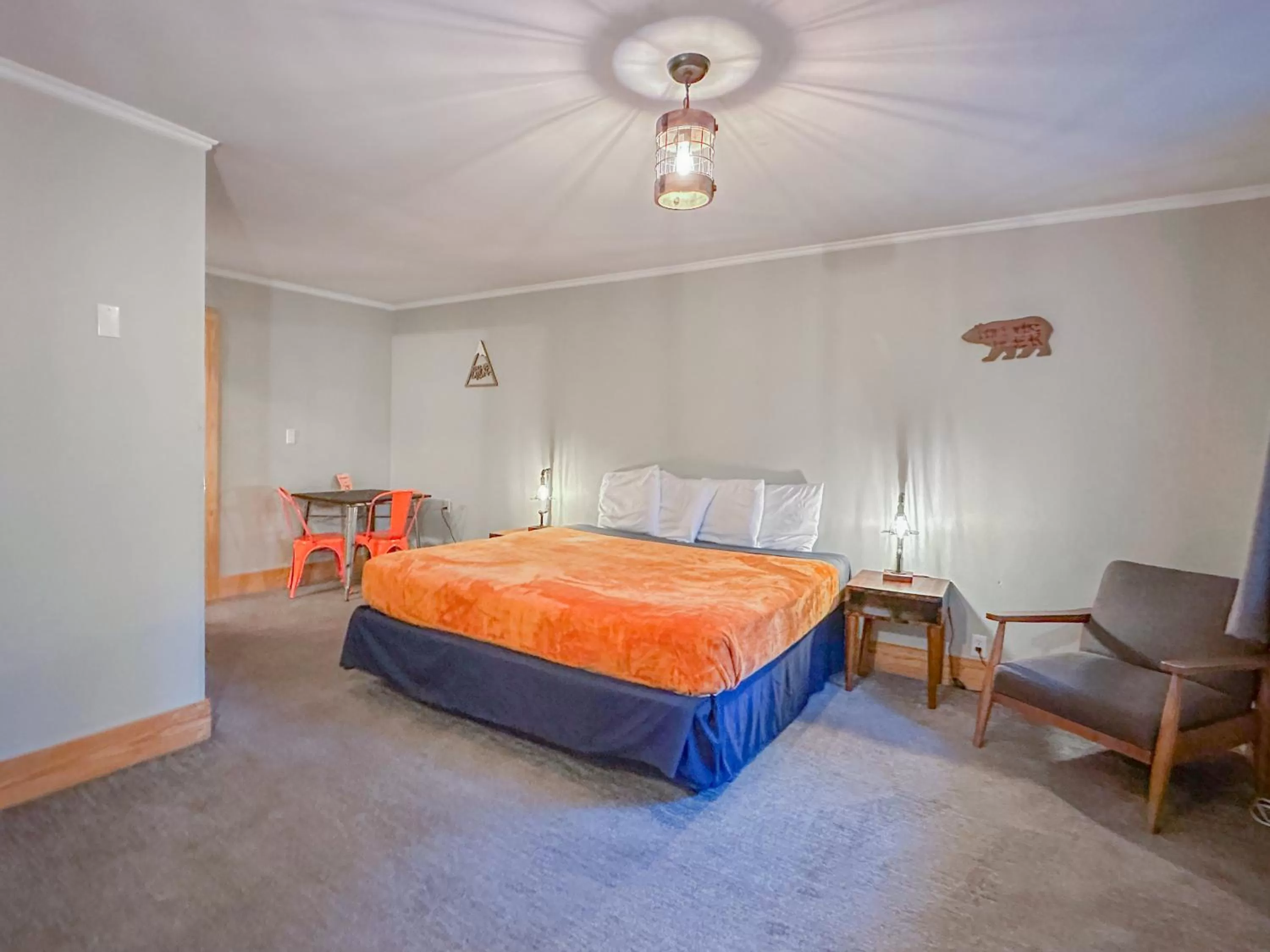 Deluxe King Room in The Wanderoo Lodge