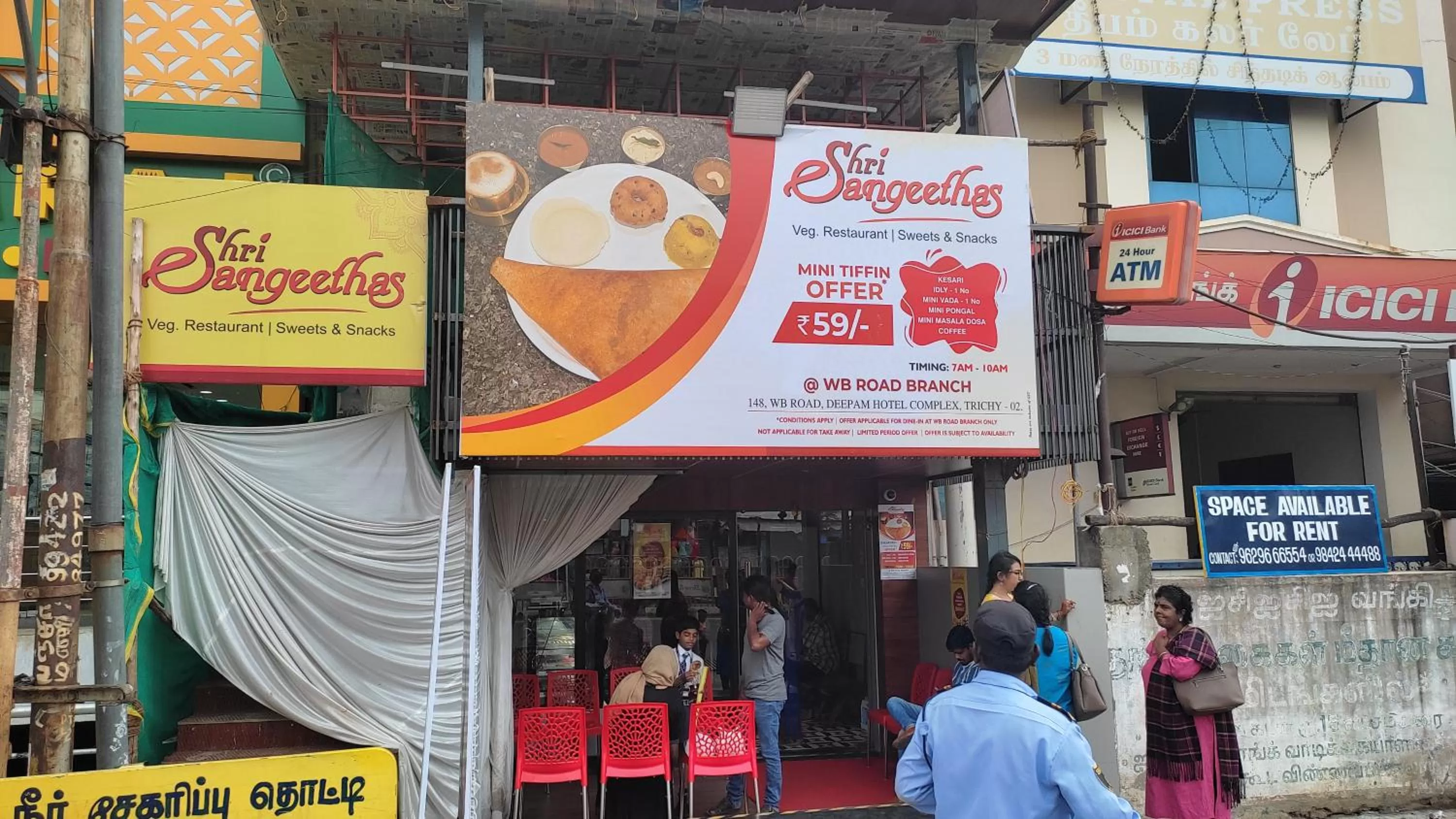 Restaurant/places to eat in Hotel Deepam