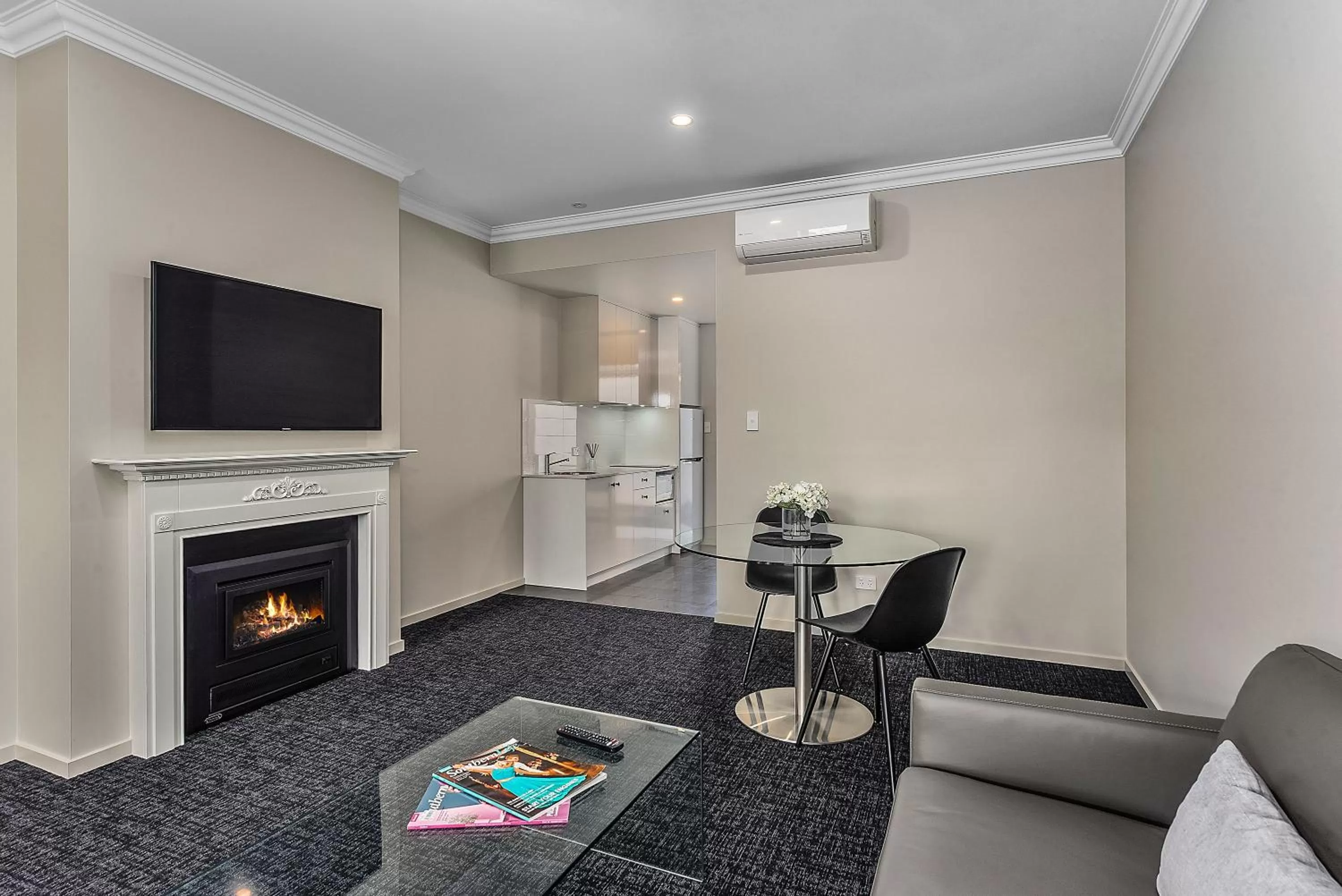 Living room, Seating Area in Aloha Central Premium Studios