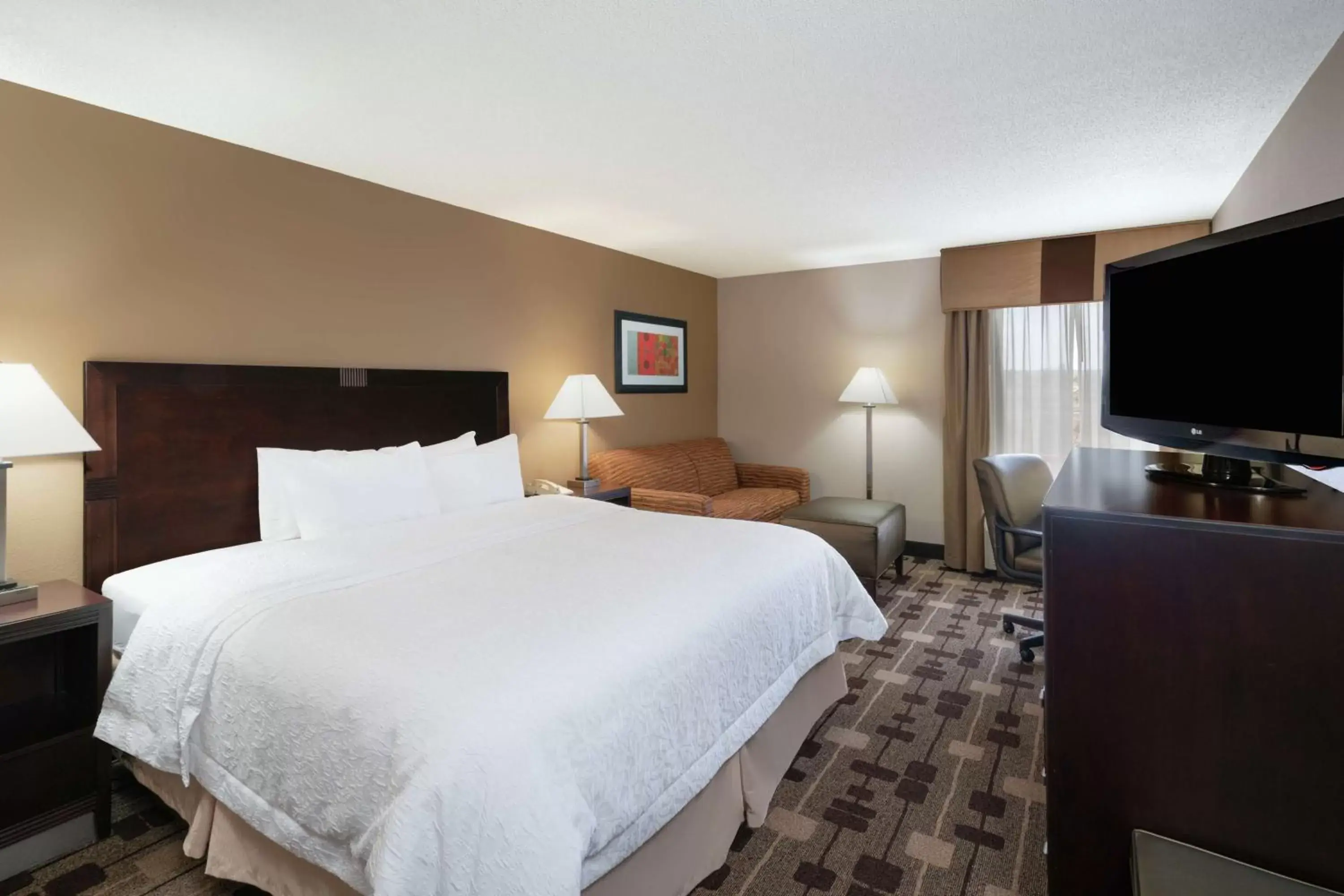 King Room with Sofa Bed and Study - Non-Smoking in Hampton Inn Dublin King Room with Sofa Bed and Study - Non-Smoking in Hampton Inn Dublin