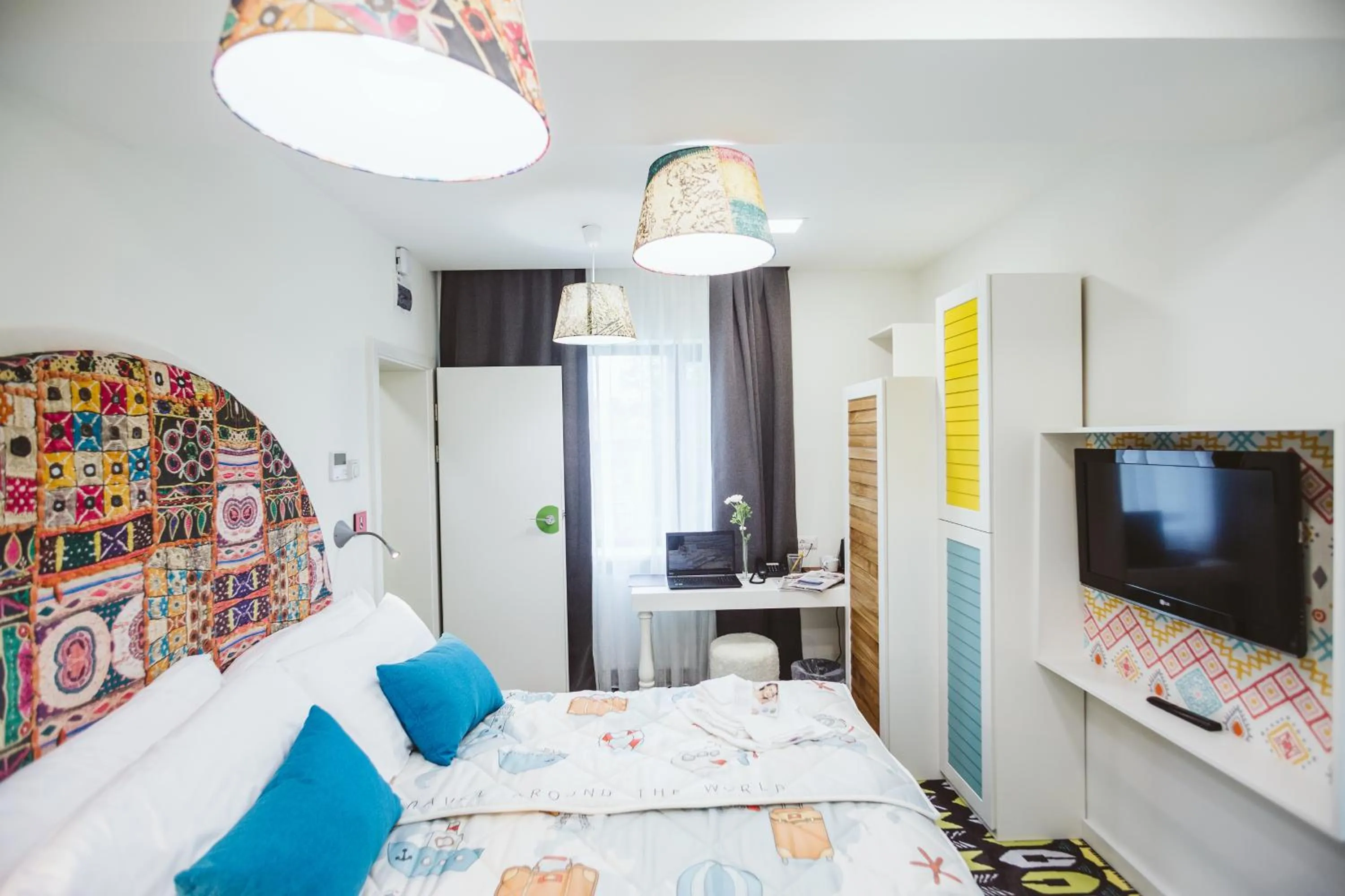 Photo of the whole room in Lol et Lola Hotel