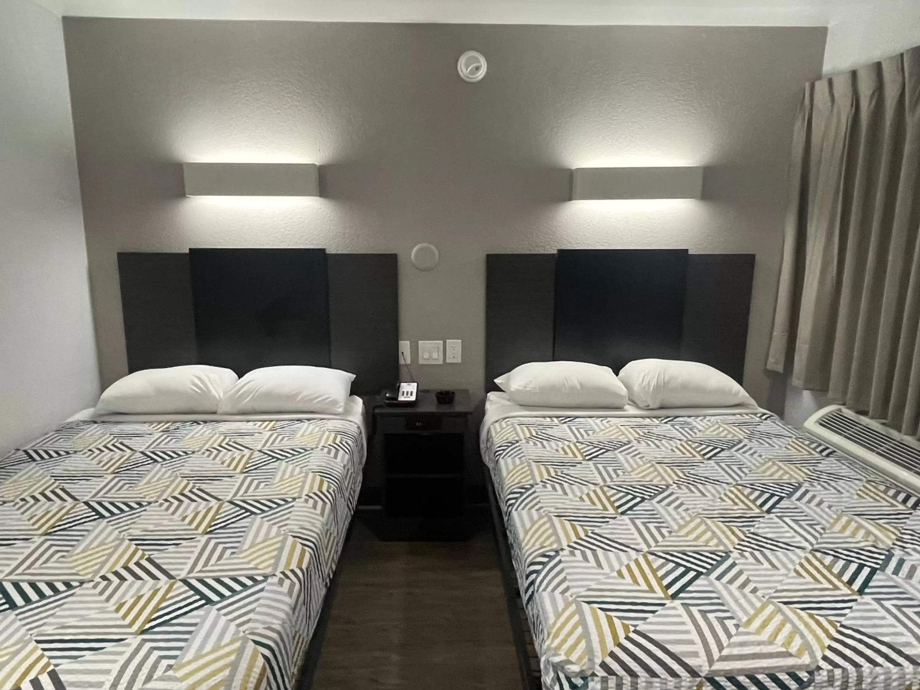 Bed in Motel 6 Denton, TX - UNT