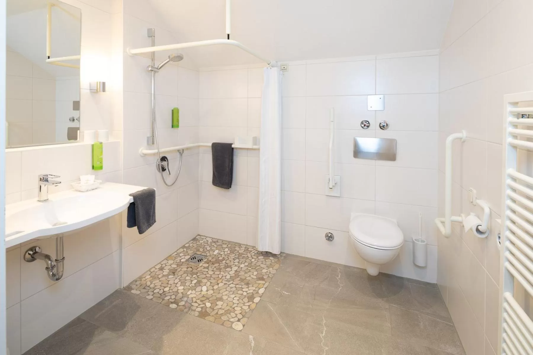 Bathroom in Familien- und Wellnesshotel "Viktoria"