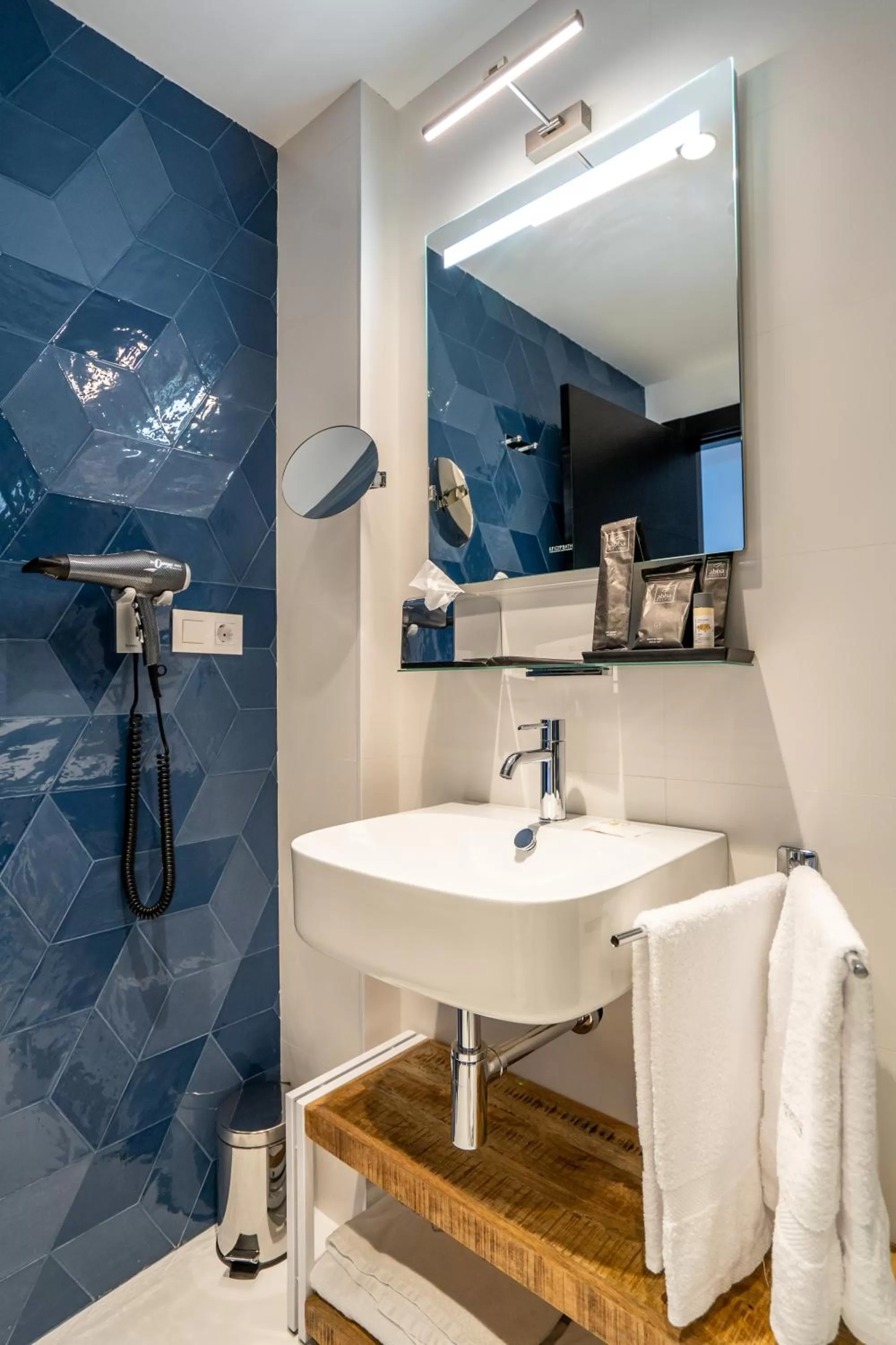 Bathroom in abba Apartments Playa de Gros San Sebastián