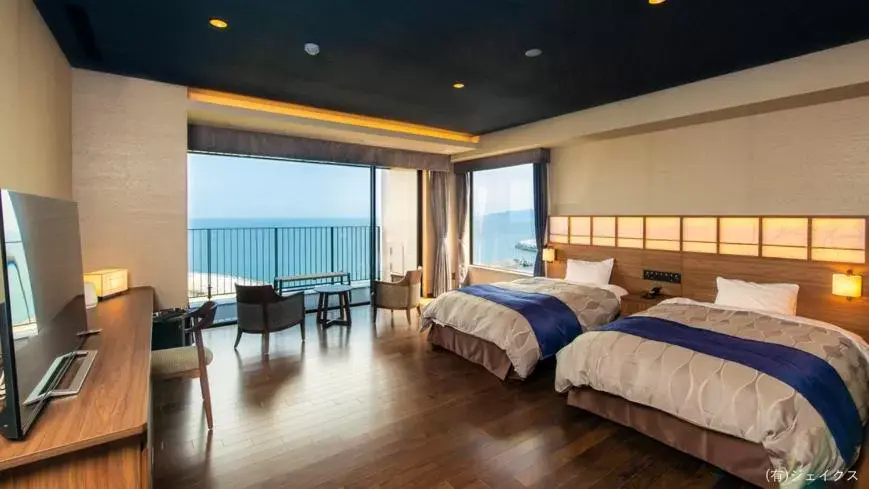 Royal Family Room with Tatami Area with Sea View in REX HOTEL Beppu Royal Family Room with Tatami Area with Sea View in REX HOTEL Beppu