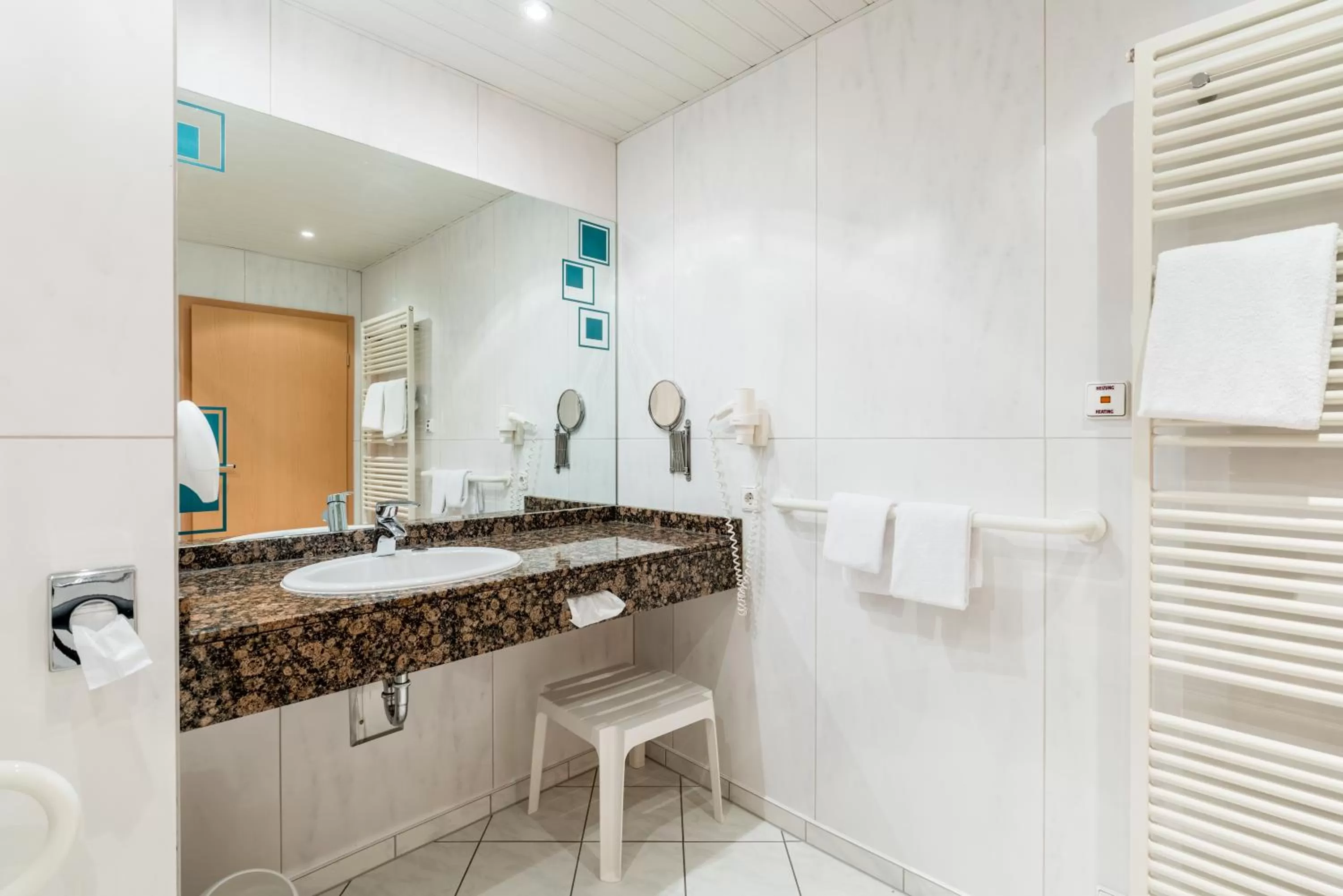 Shower in AZIMUT Hotel Dresden