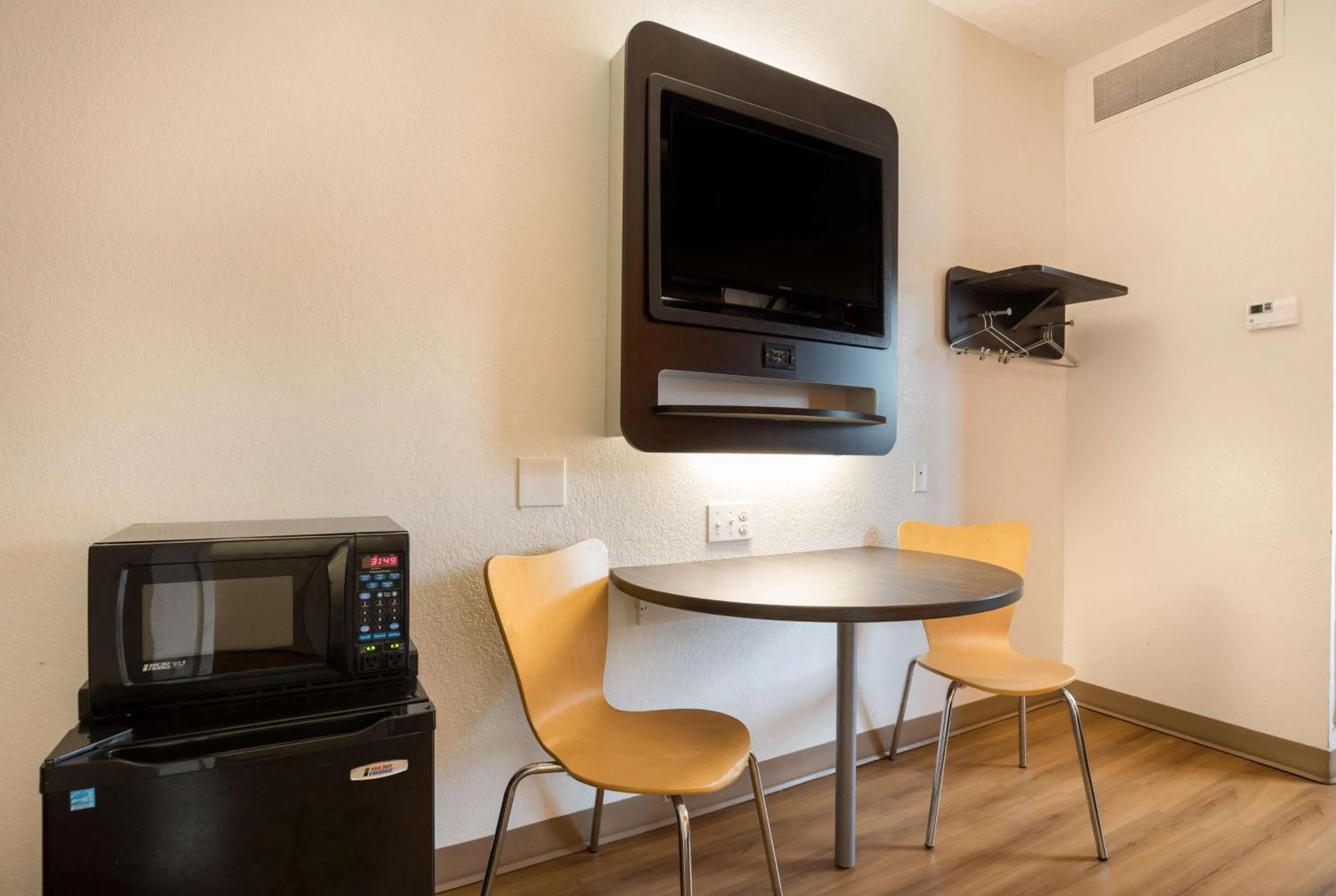 Photo of the whole room in Motel 6-Orlando, FL - International Dr