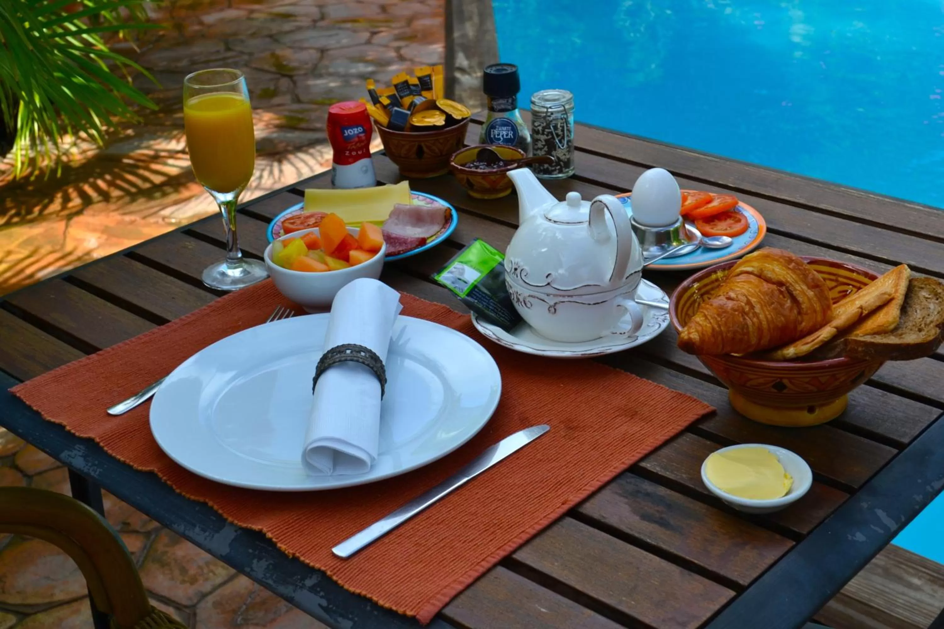 Food and drinks in Wonders Boutique Hotel