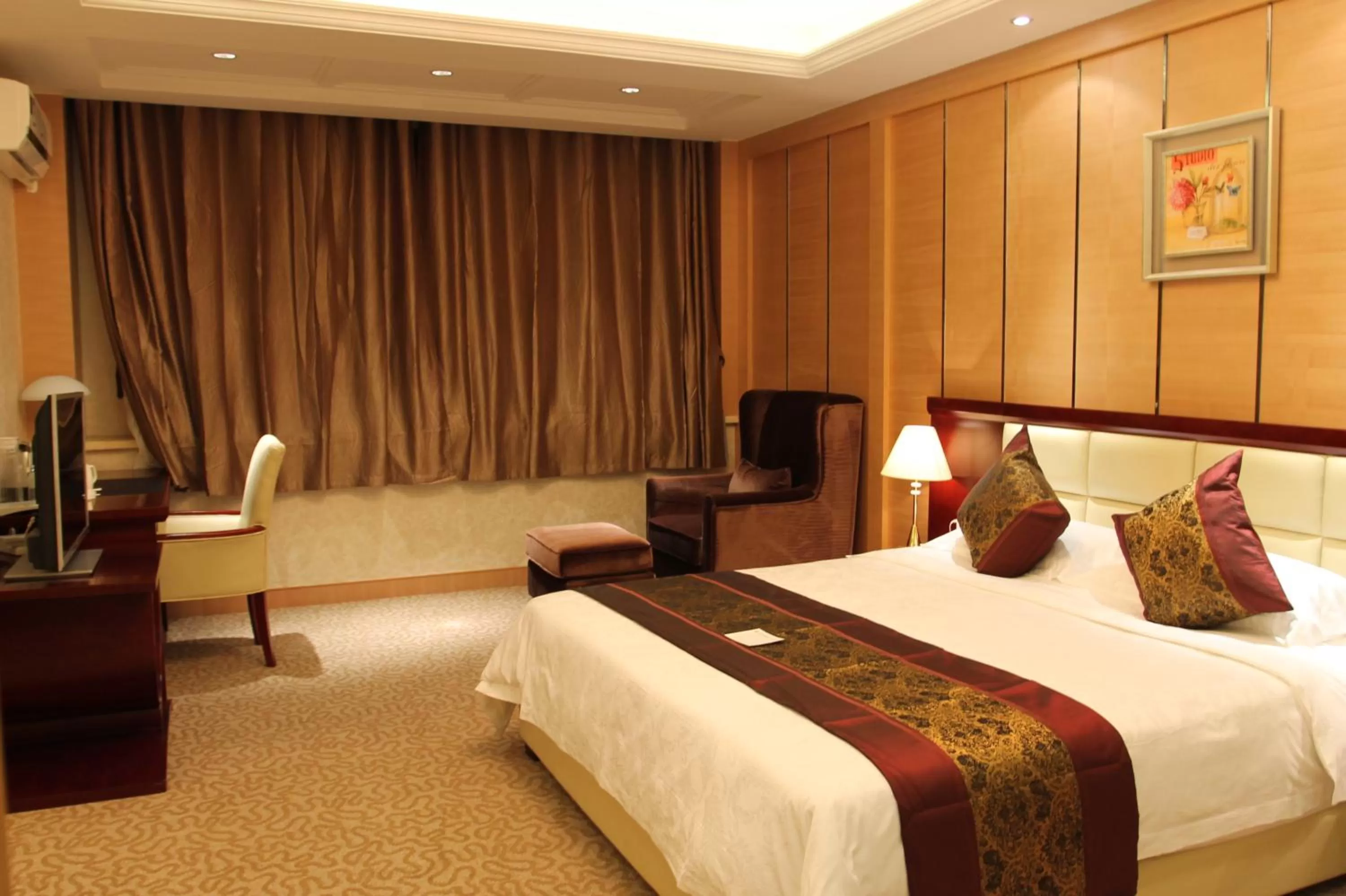 Bedroom, Bed in Sogecoa Golden Peacock