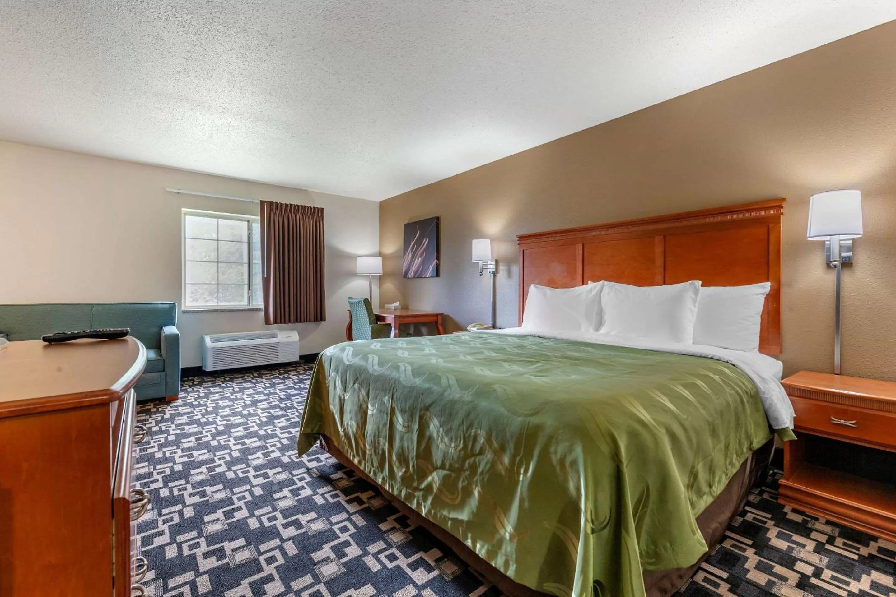 Bedroom, Bed in Quality Inn Redgranite